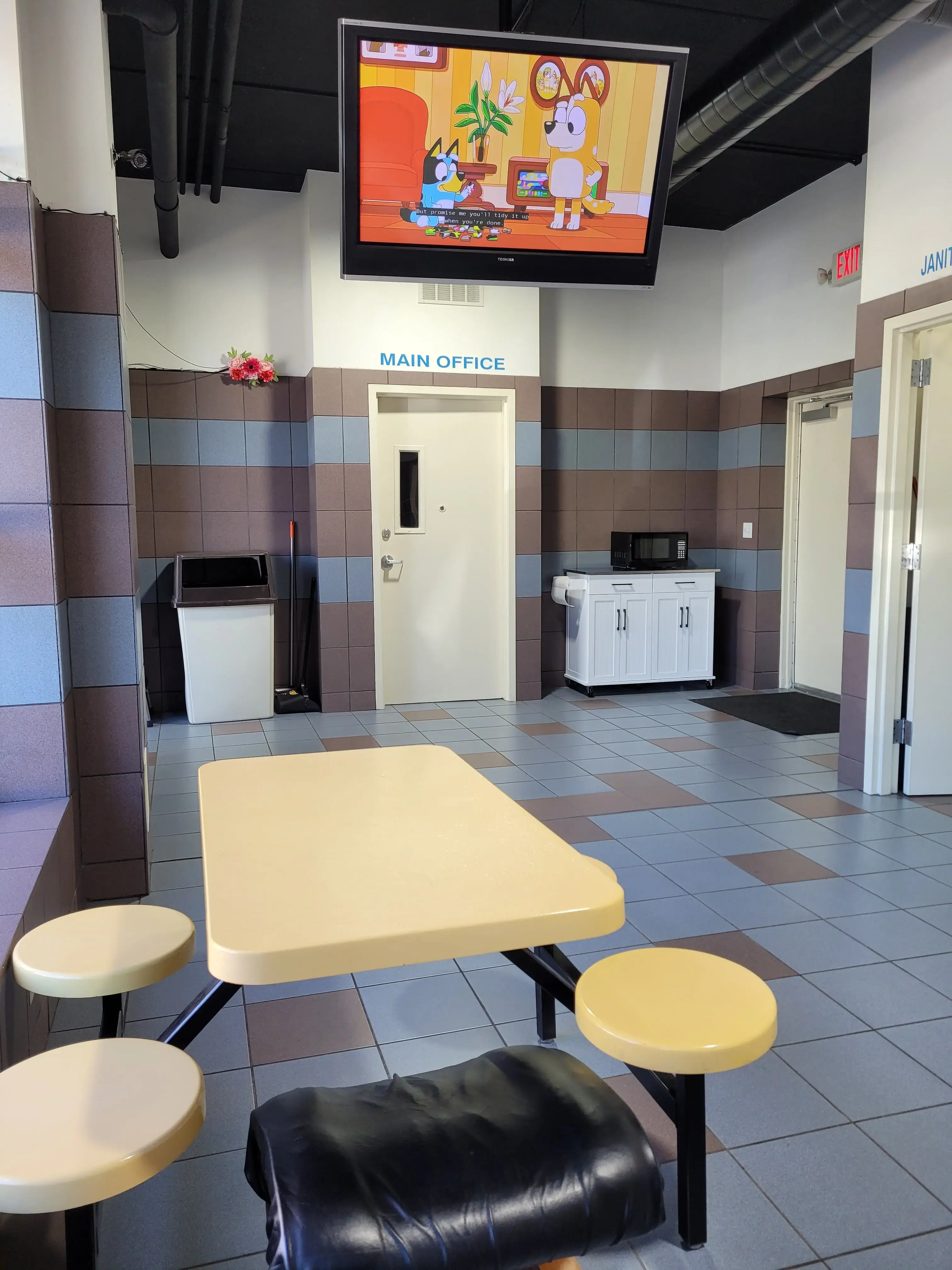 Community Laundromat - Image 9