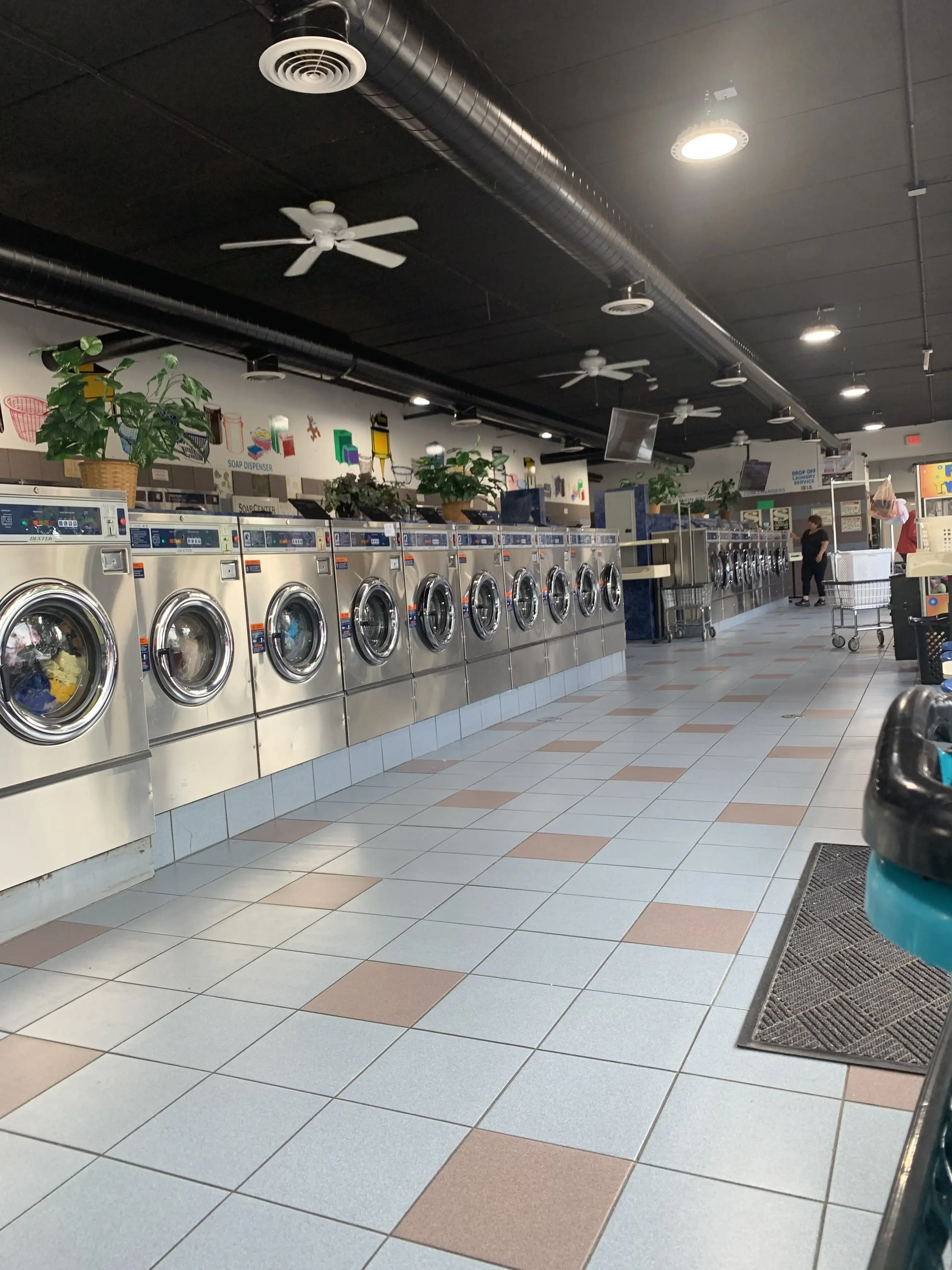 Community Laundromat thumbnail 17