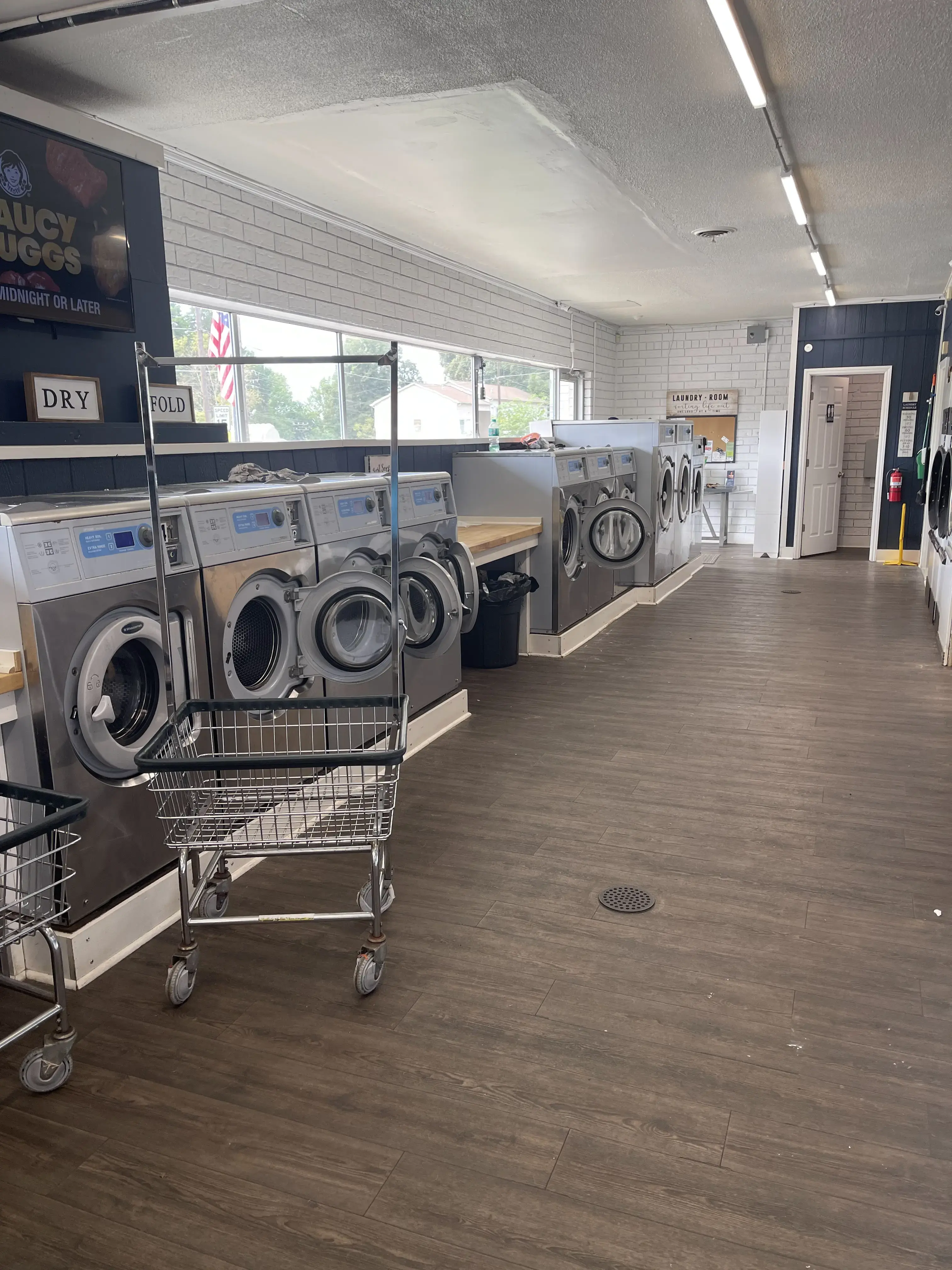 Community Laundry thumbnail 20