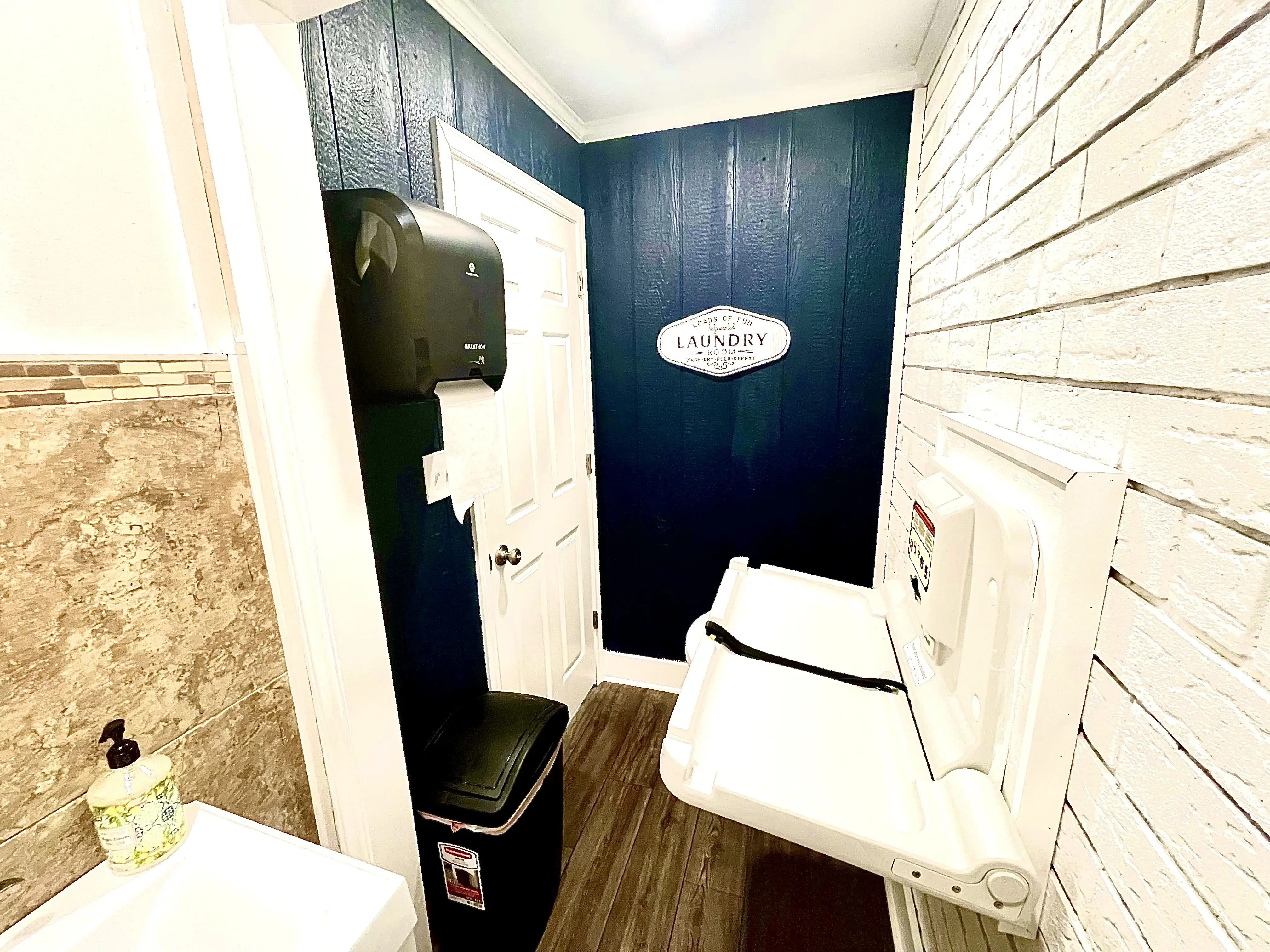 Community Laundry - Image 8