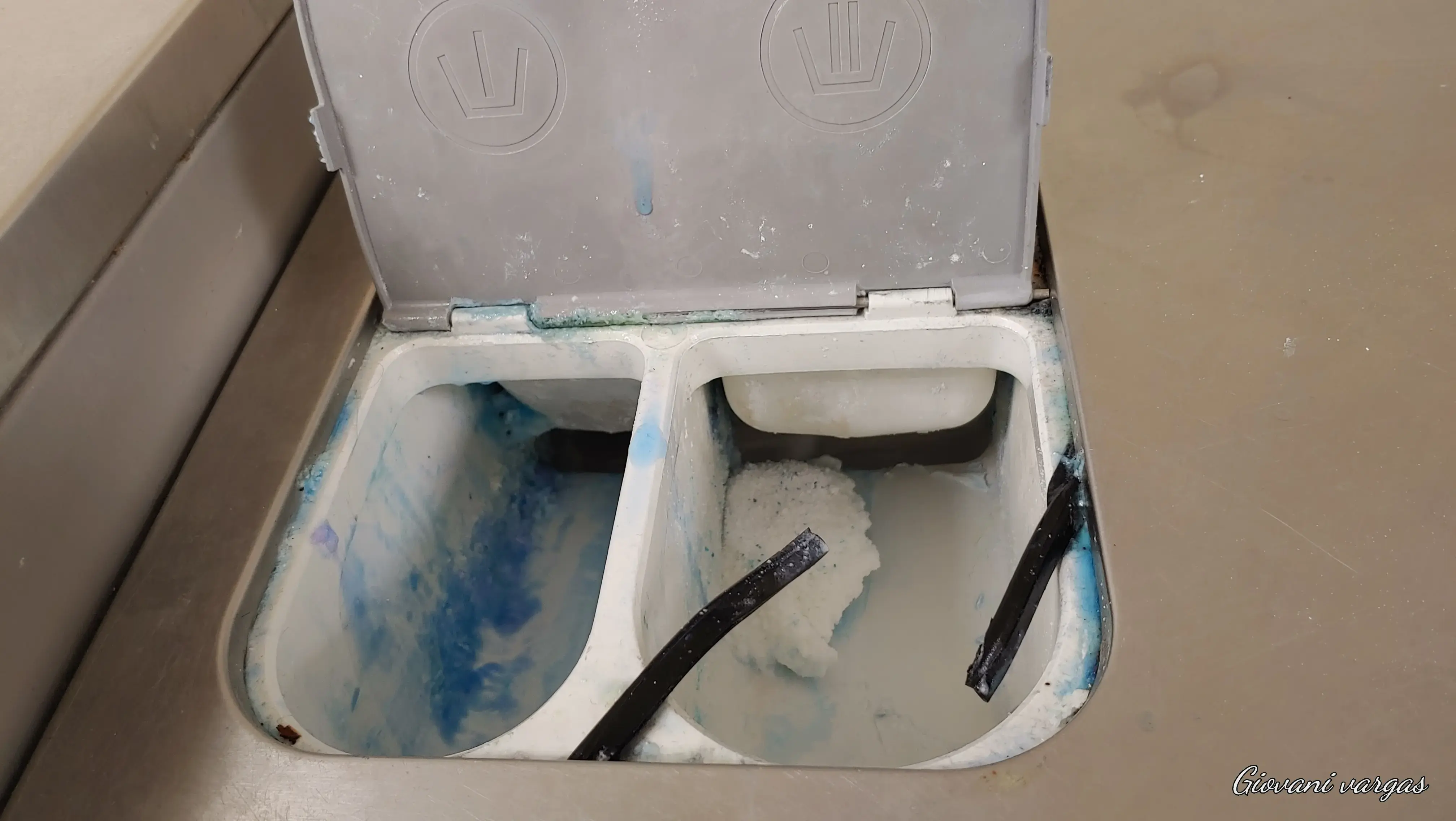 Community Laundry - Image 2