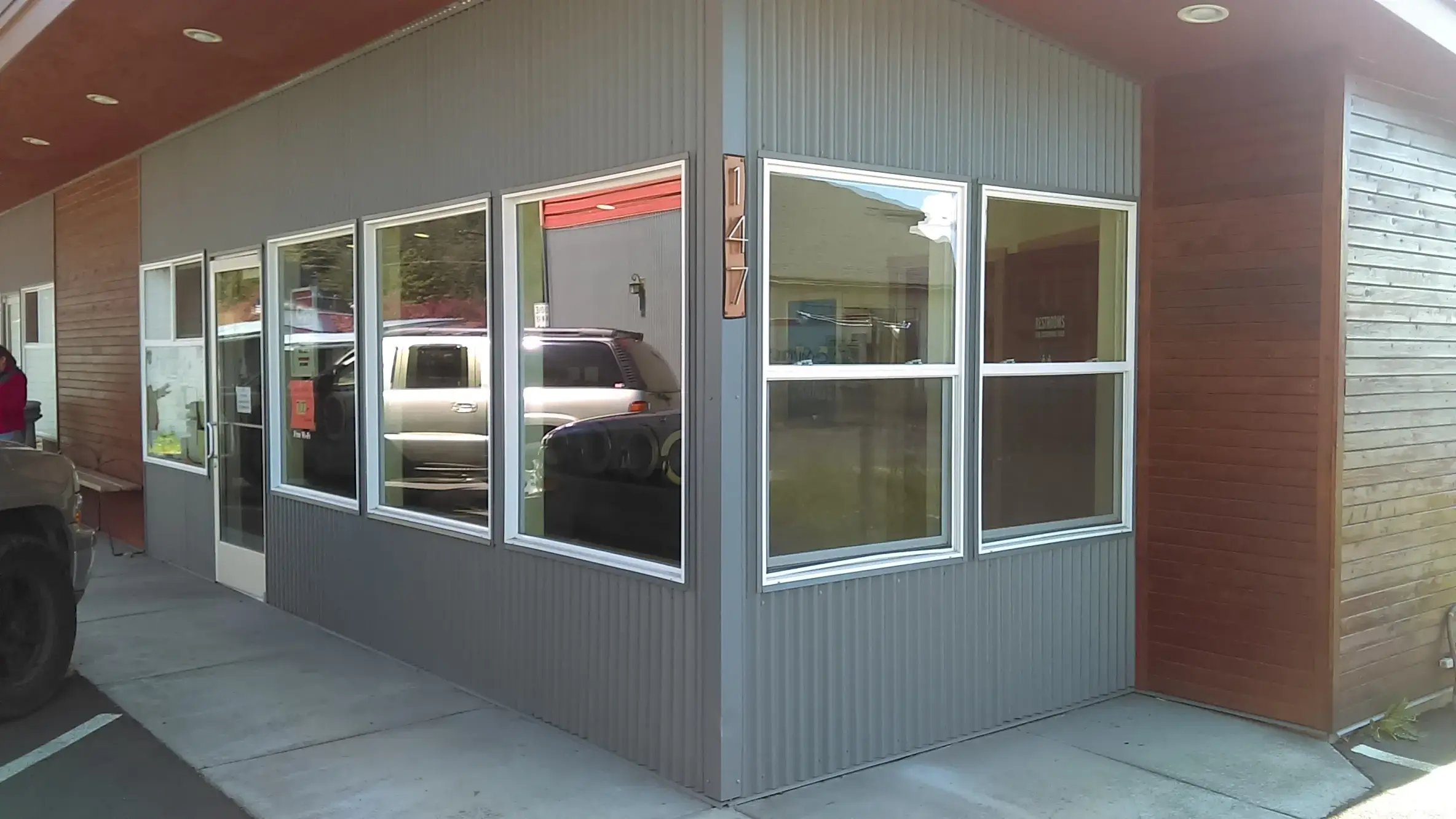 Community Laundry - Image 15