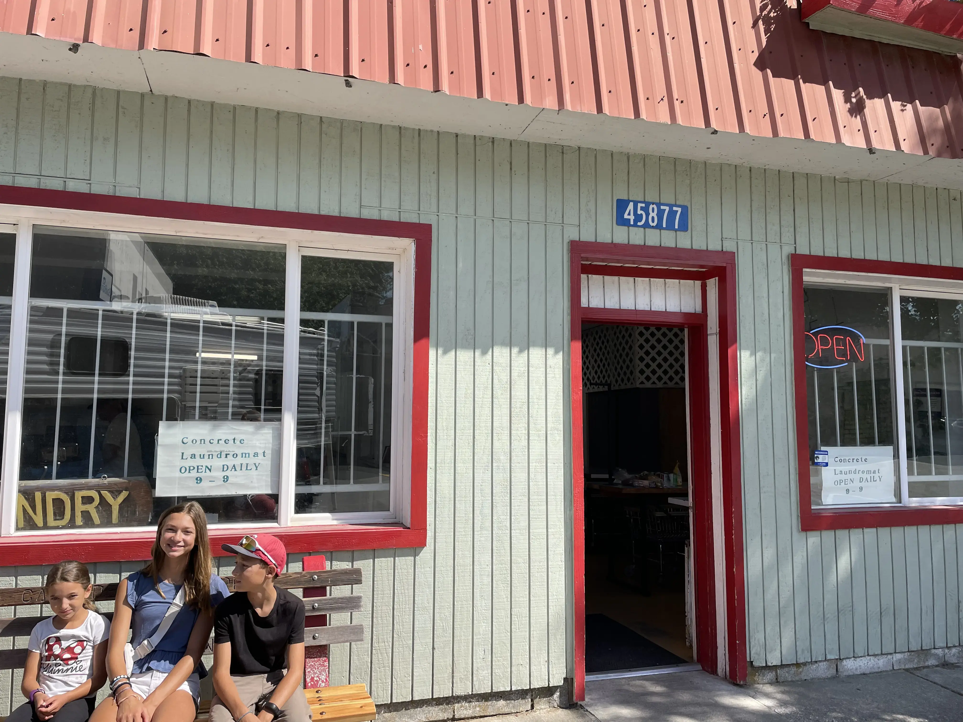 Concrete Laundromat - Image 6