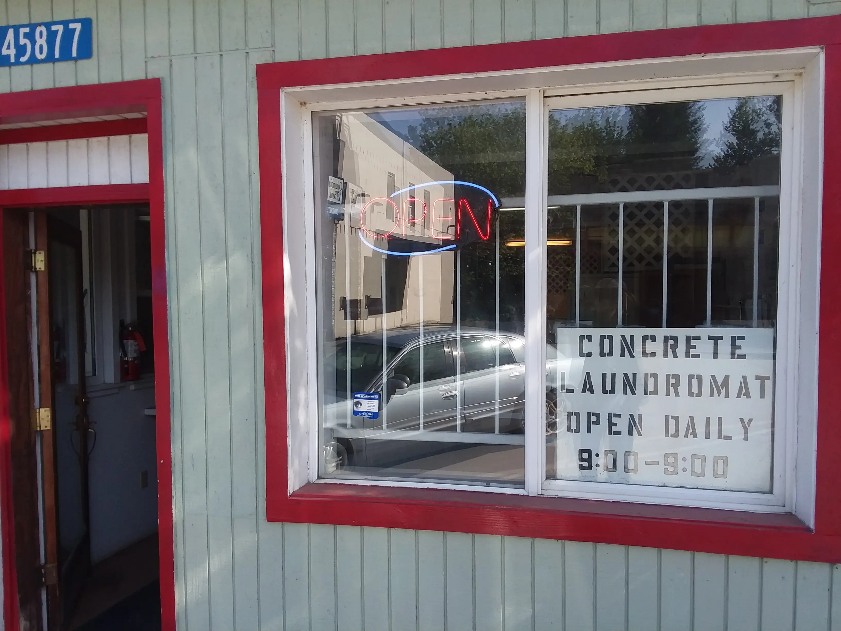 Concrete Laundromat thumbnail 3