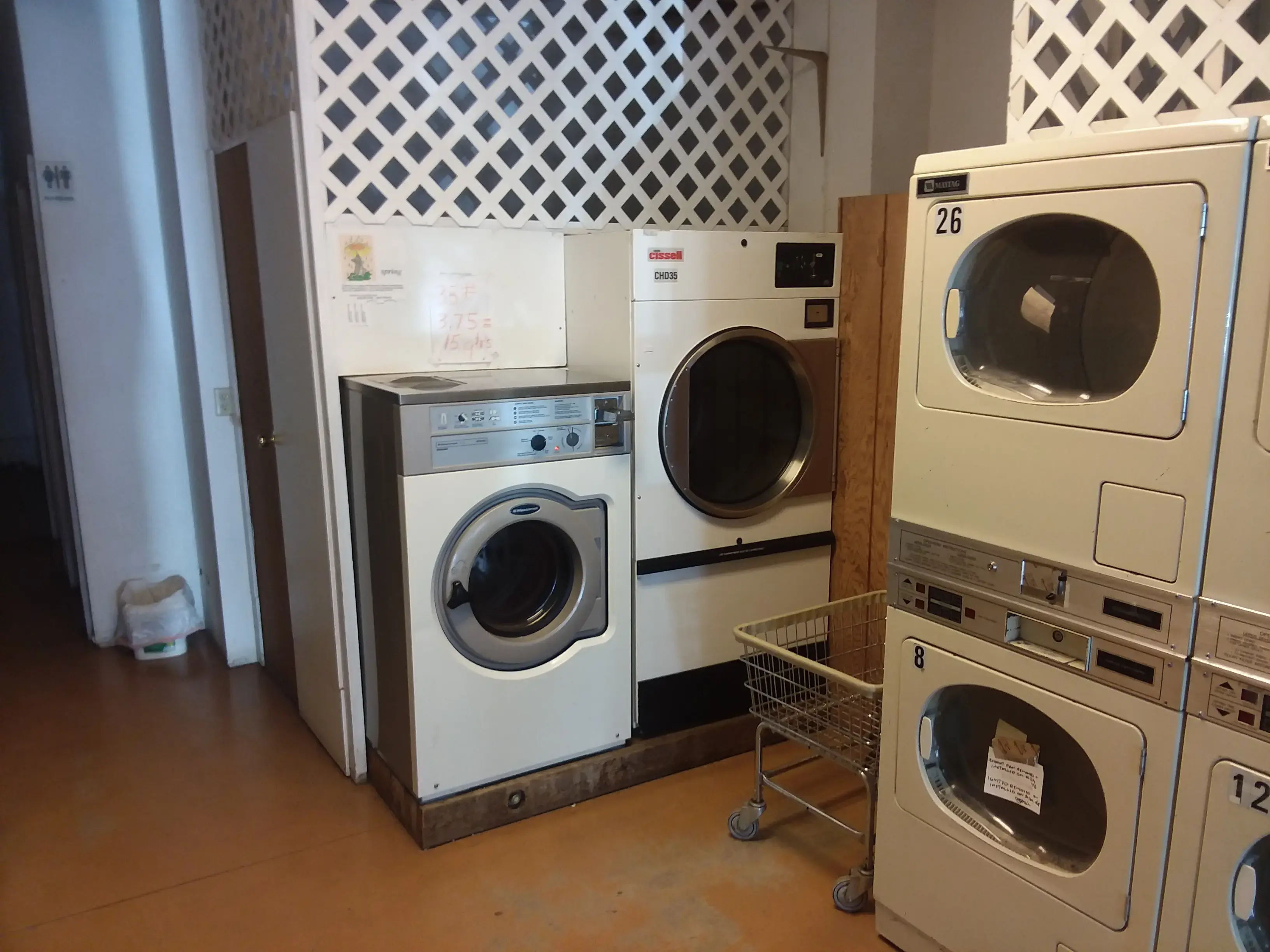 Concrete Laundromat thumbnail 5