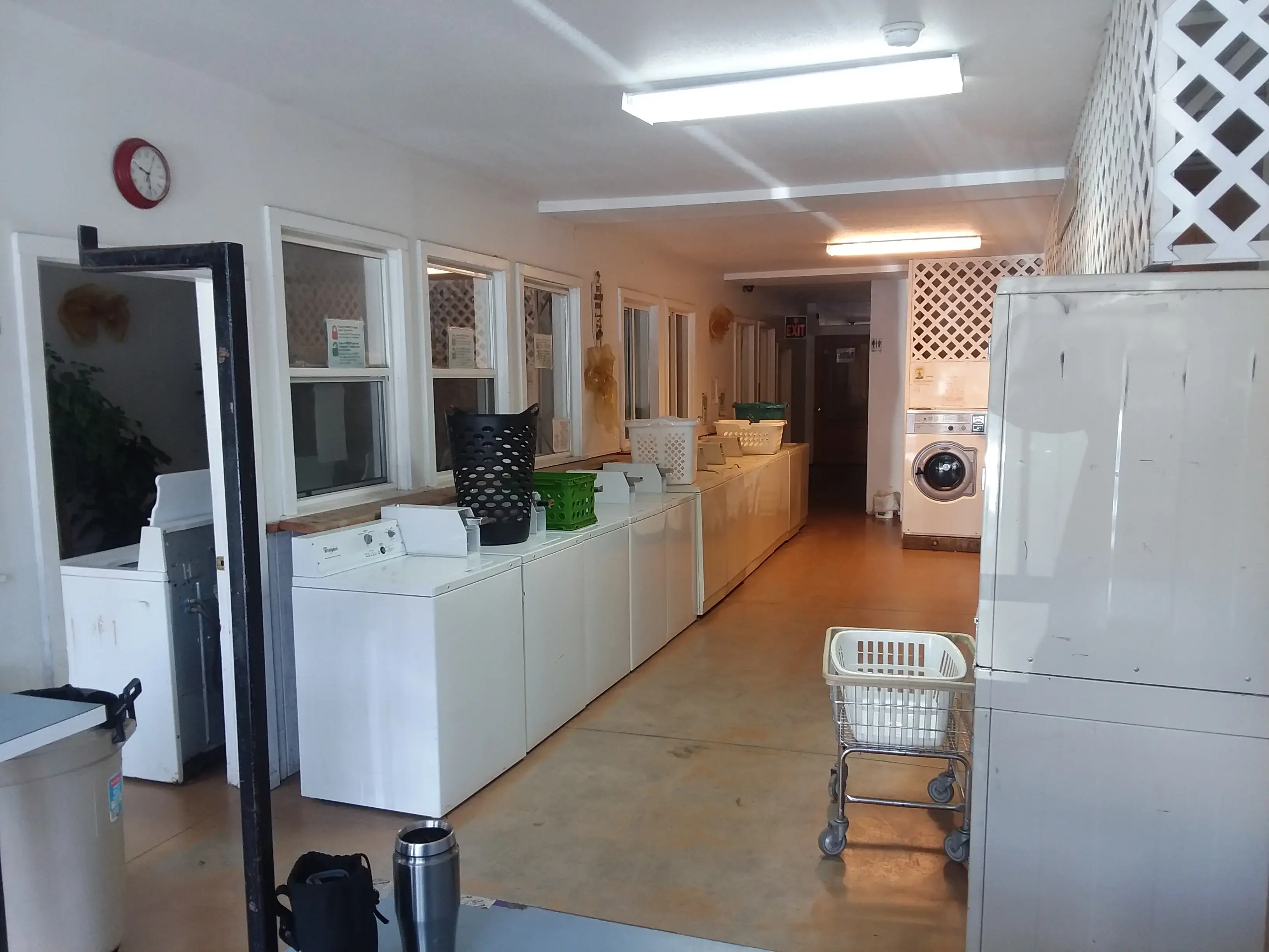 Concrete Laundromat thumbnail 7