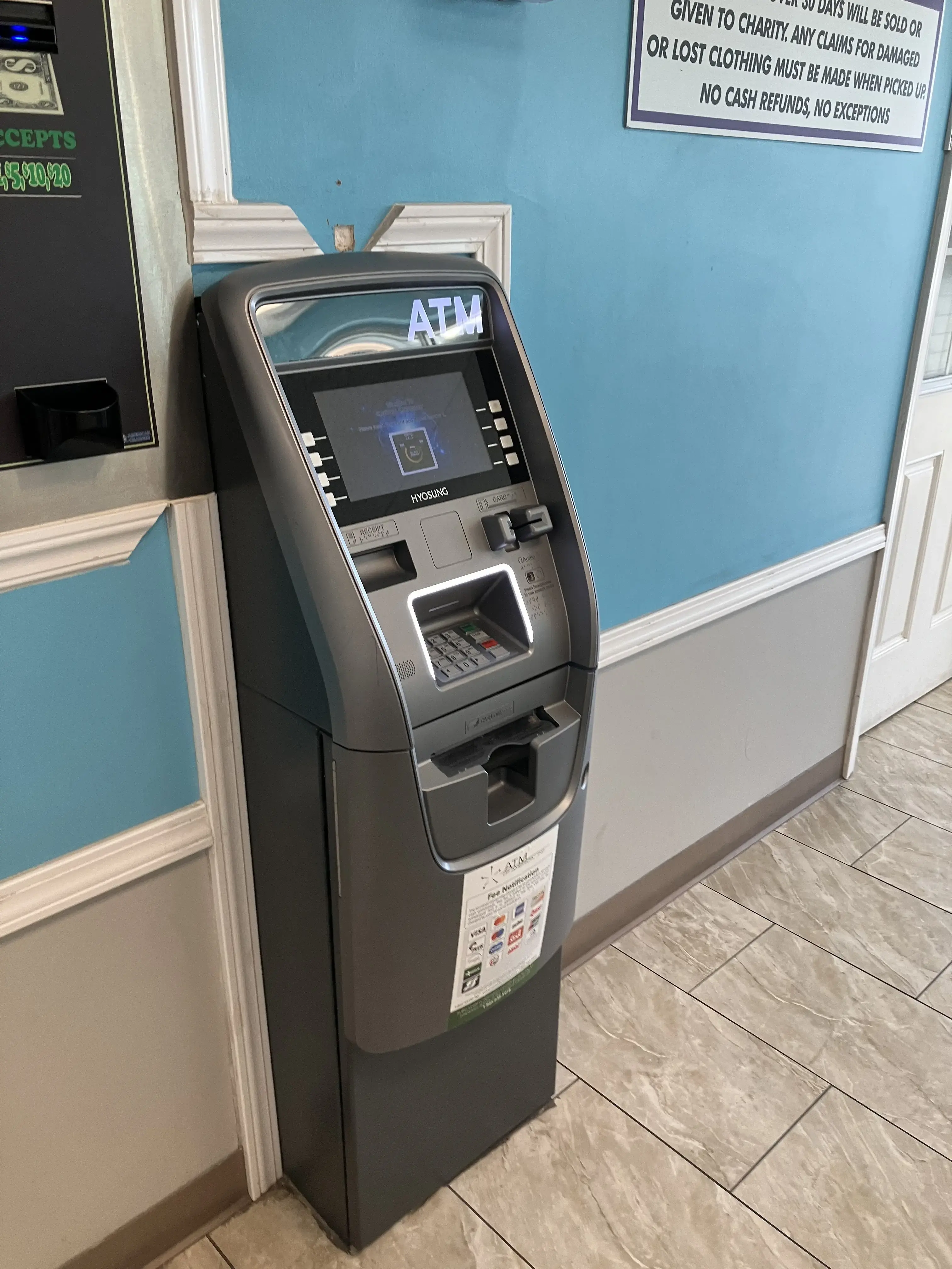 Condes Laundromat - Image 14