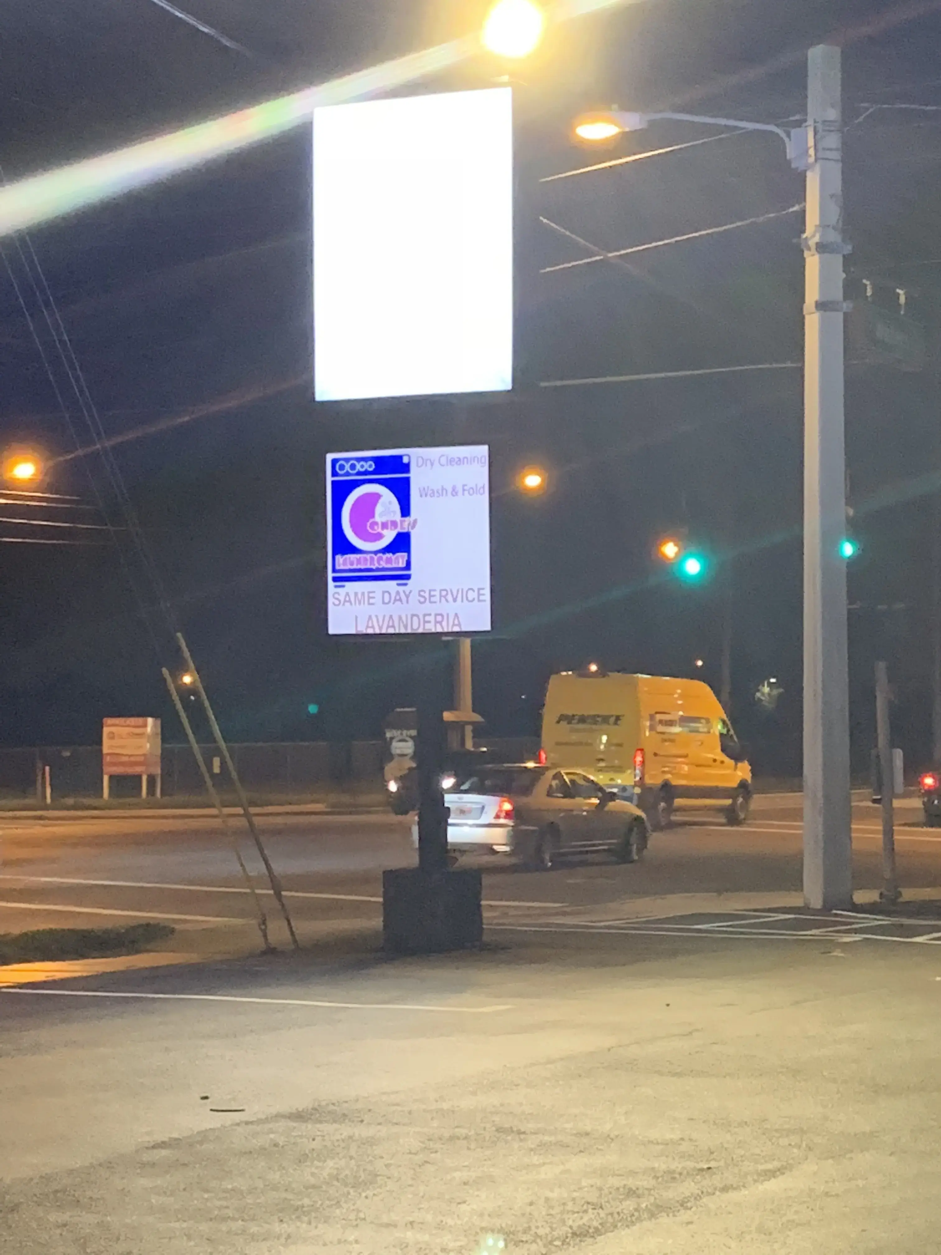 Condes Laundromat thumbnail 7