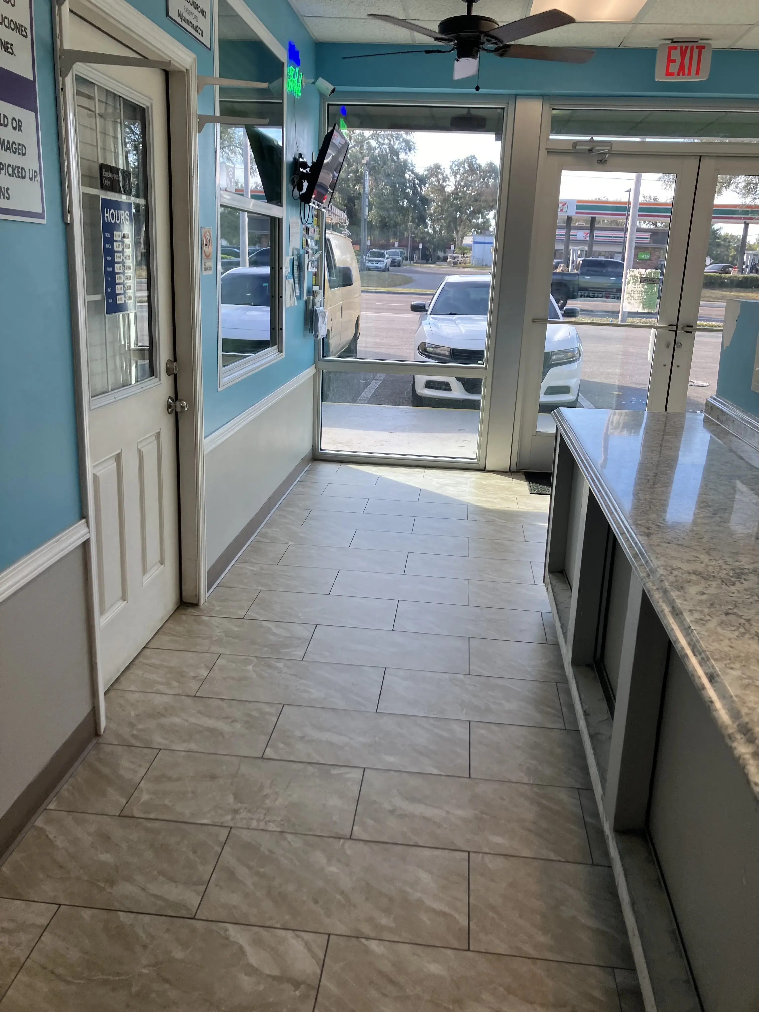 Condes Laundromat thumbnail 5