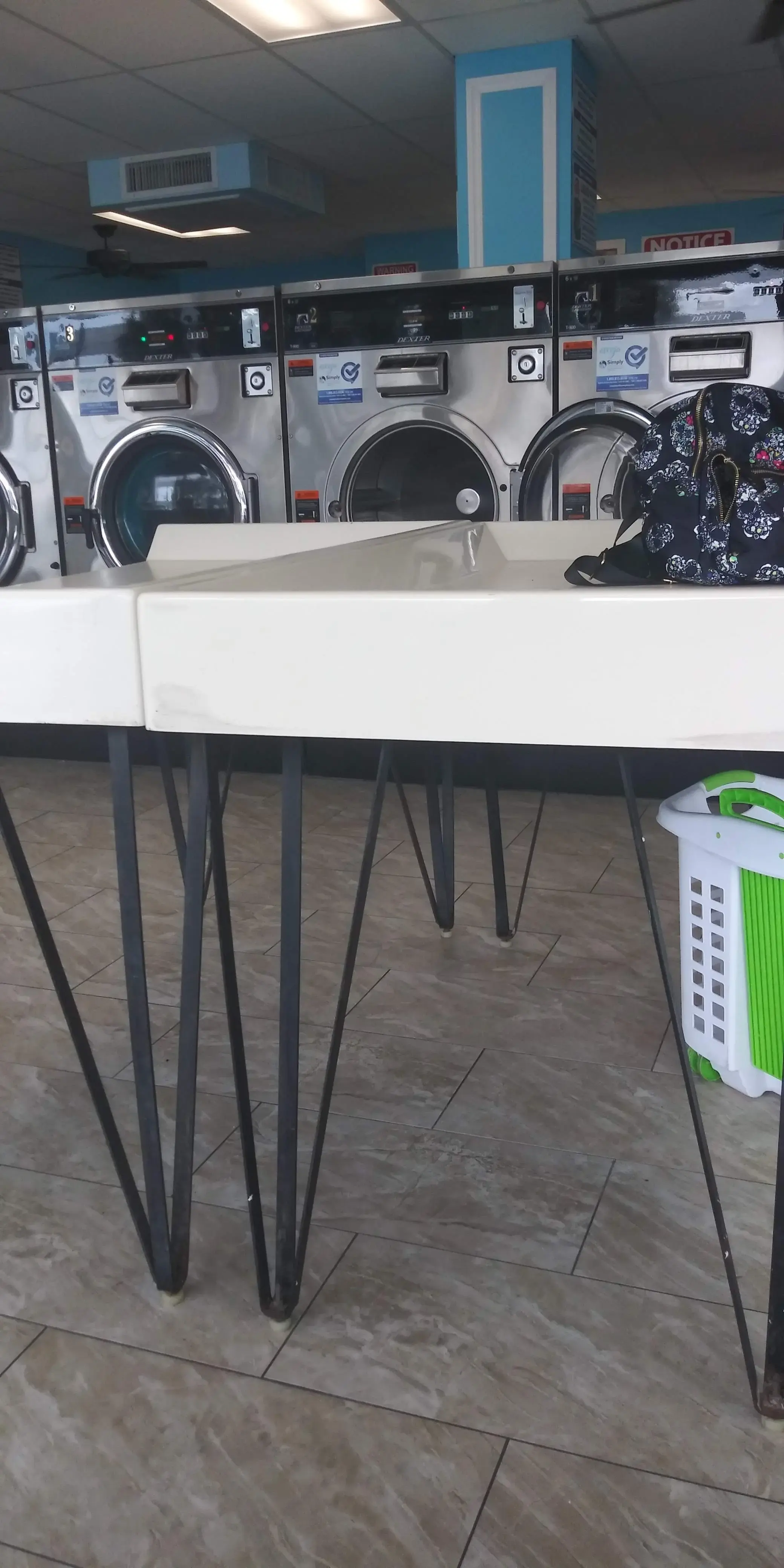 Condes Laundromat thumbnail 9
