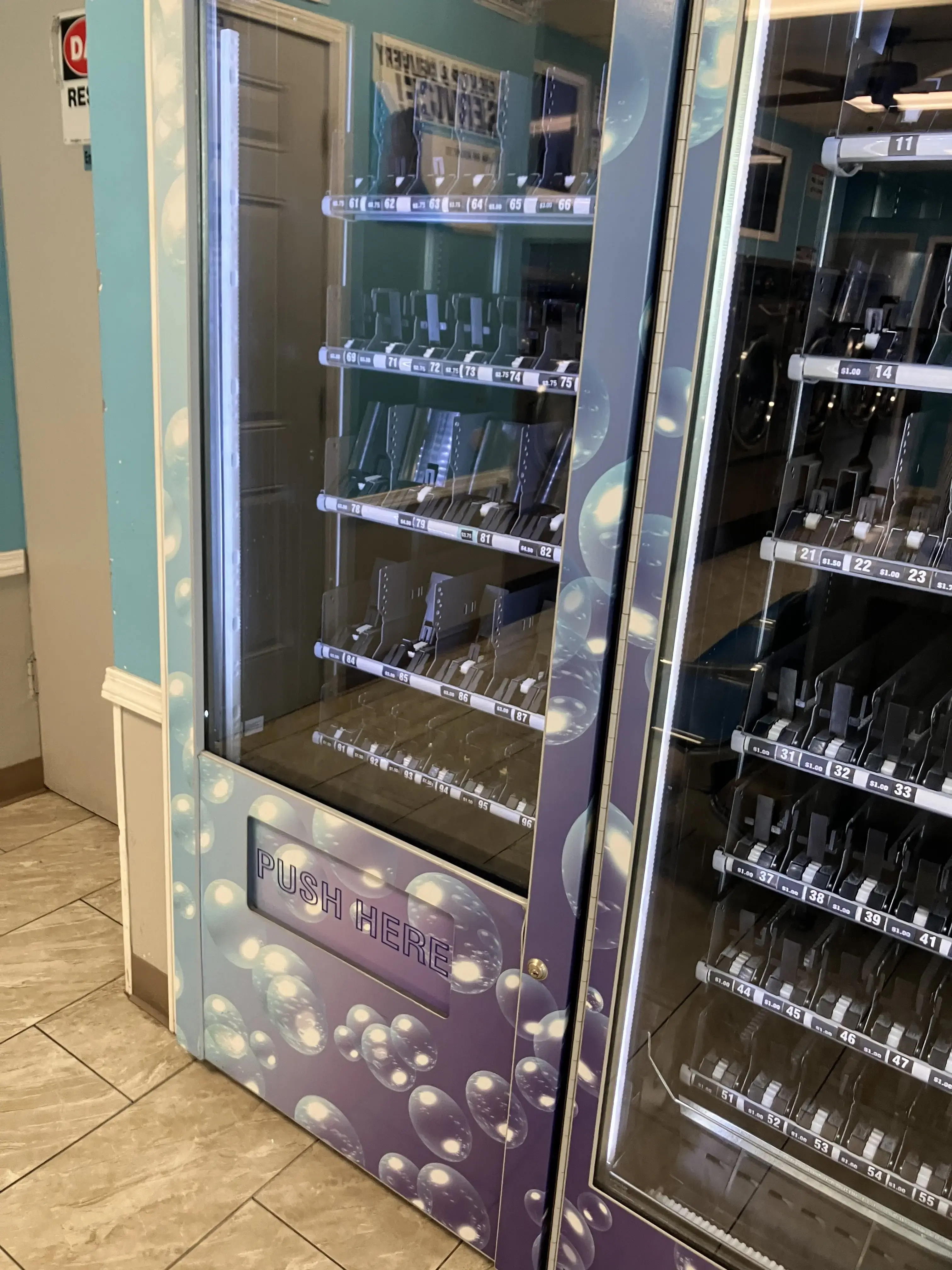 Condes Laundromat - Image 17