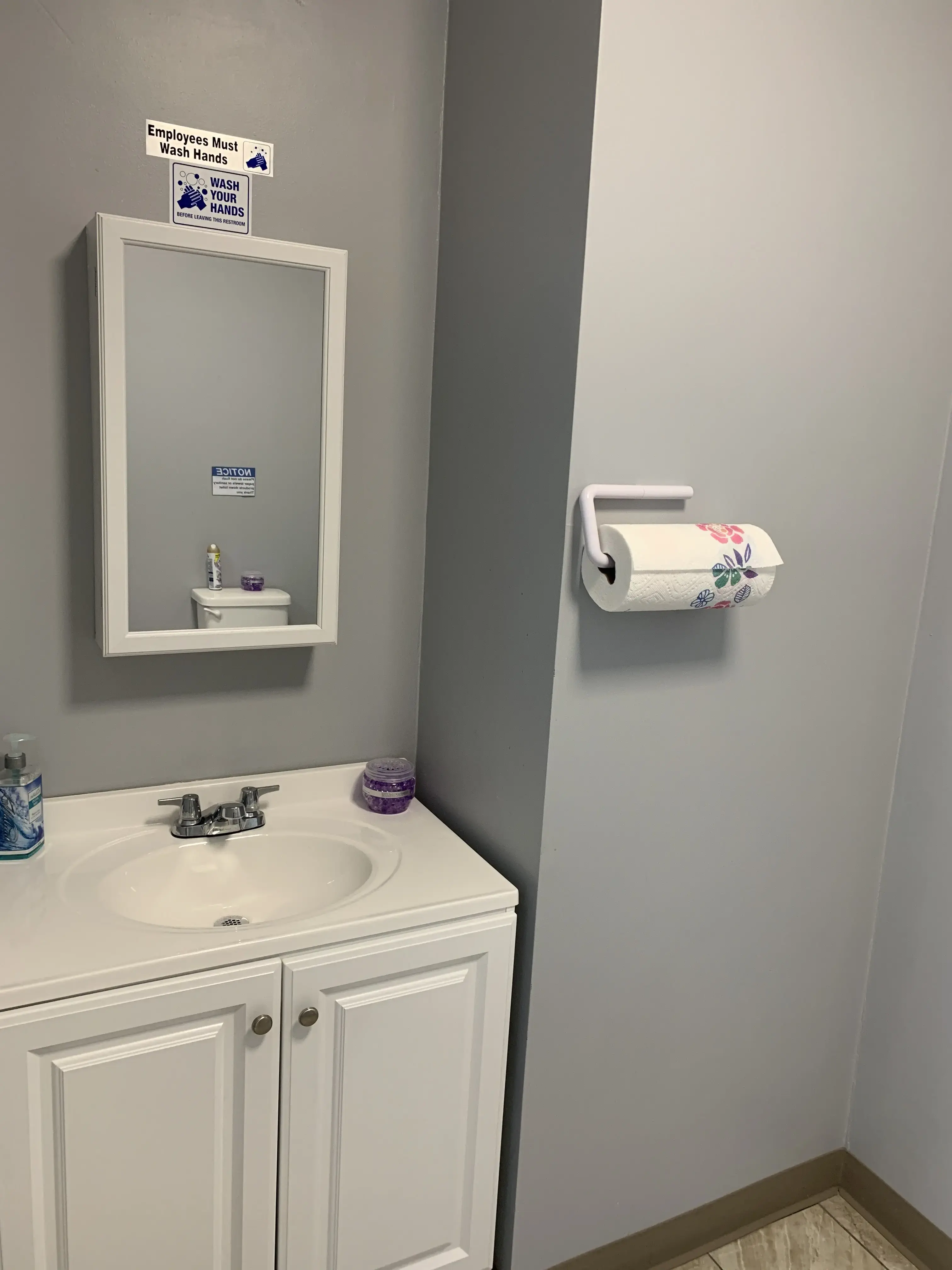 Condes Laundromat thumbnail 16