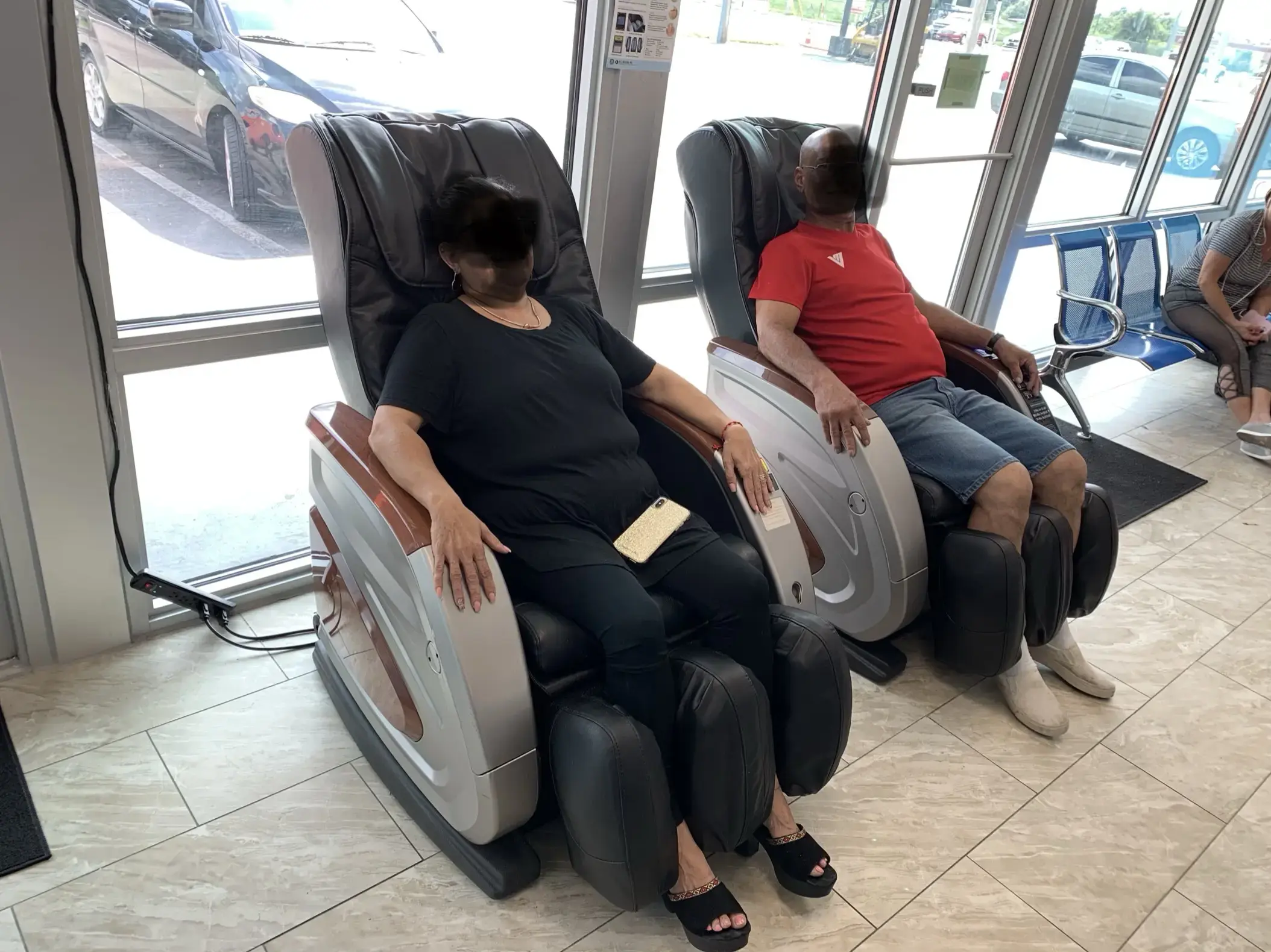 Condes Laundromat - Image 12