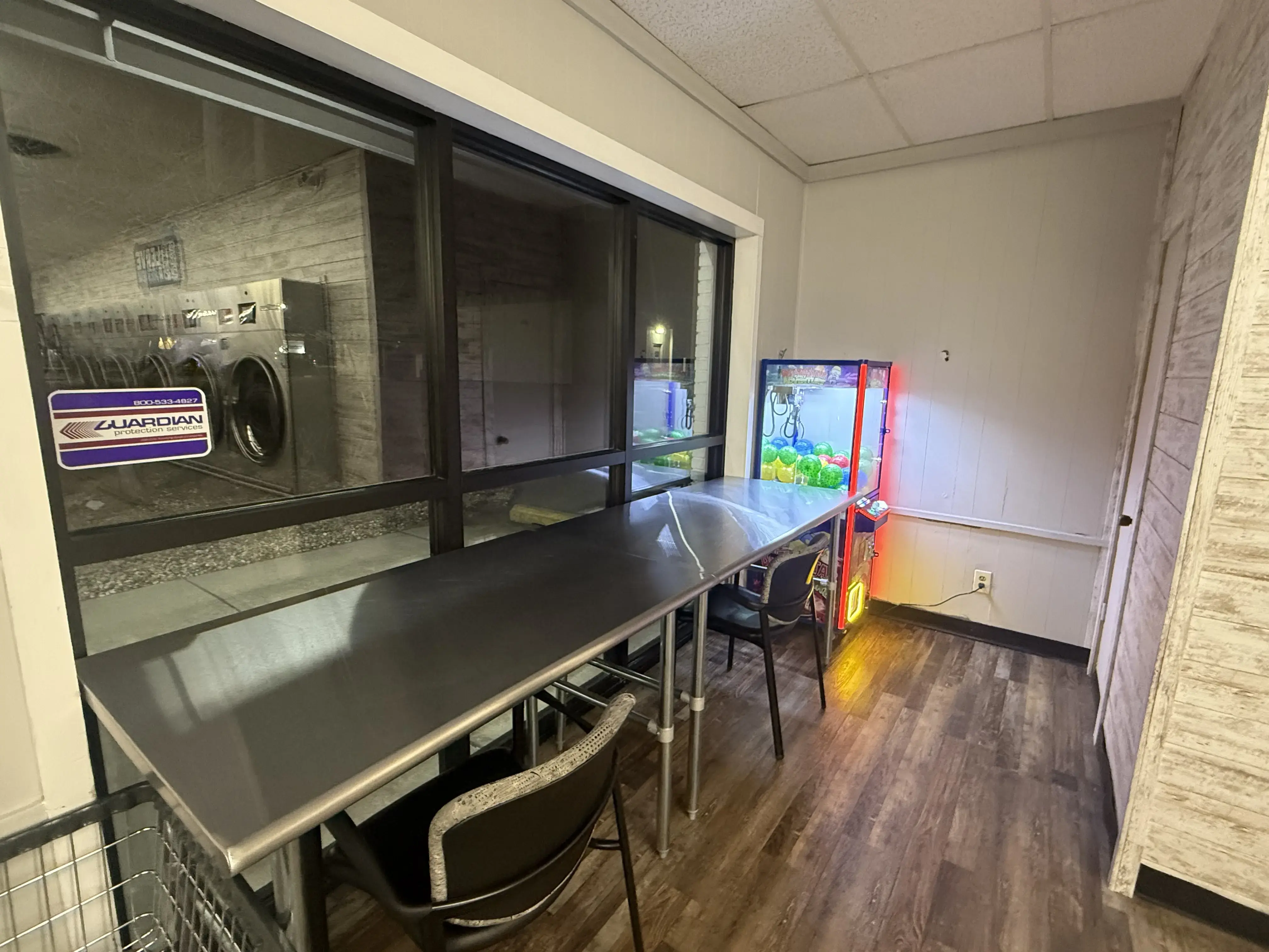 Conner Street Laundromat thumbnail 9