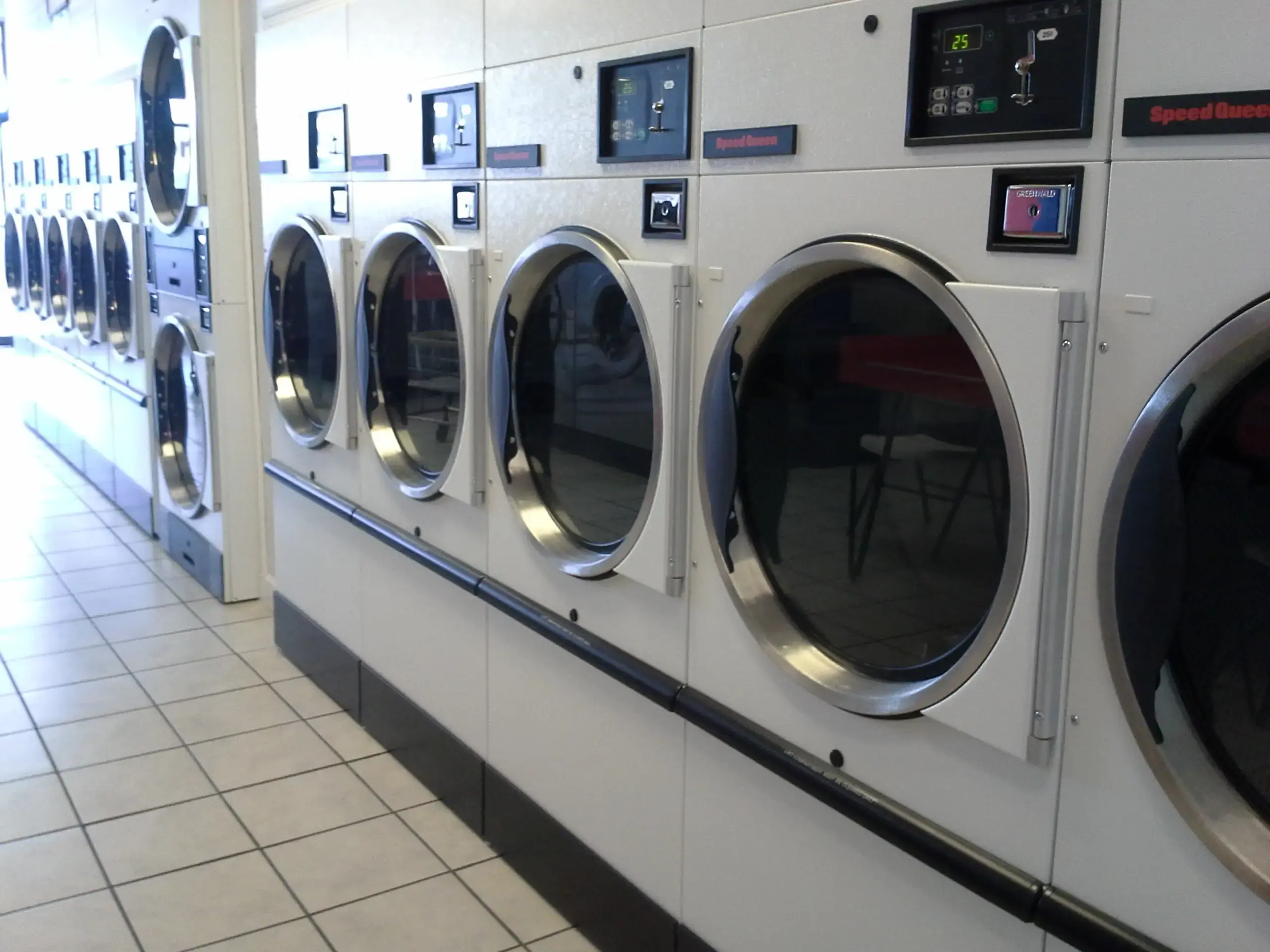 Convenient Laundromat thumbnail 10
