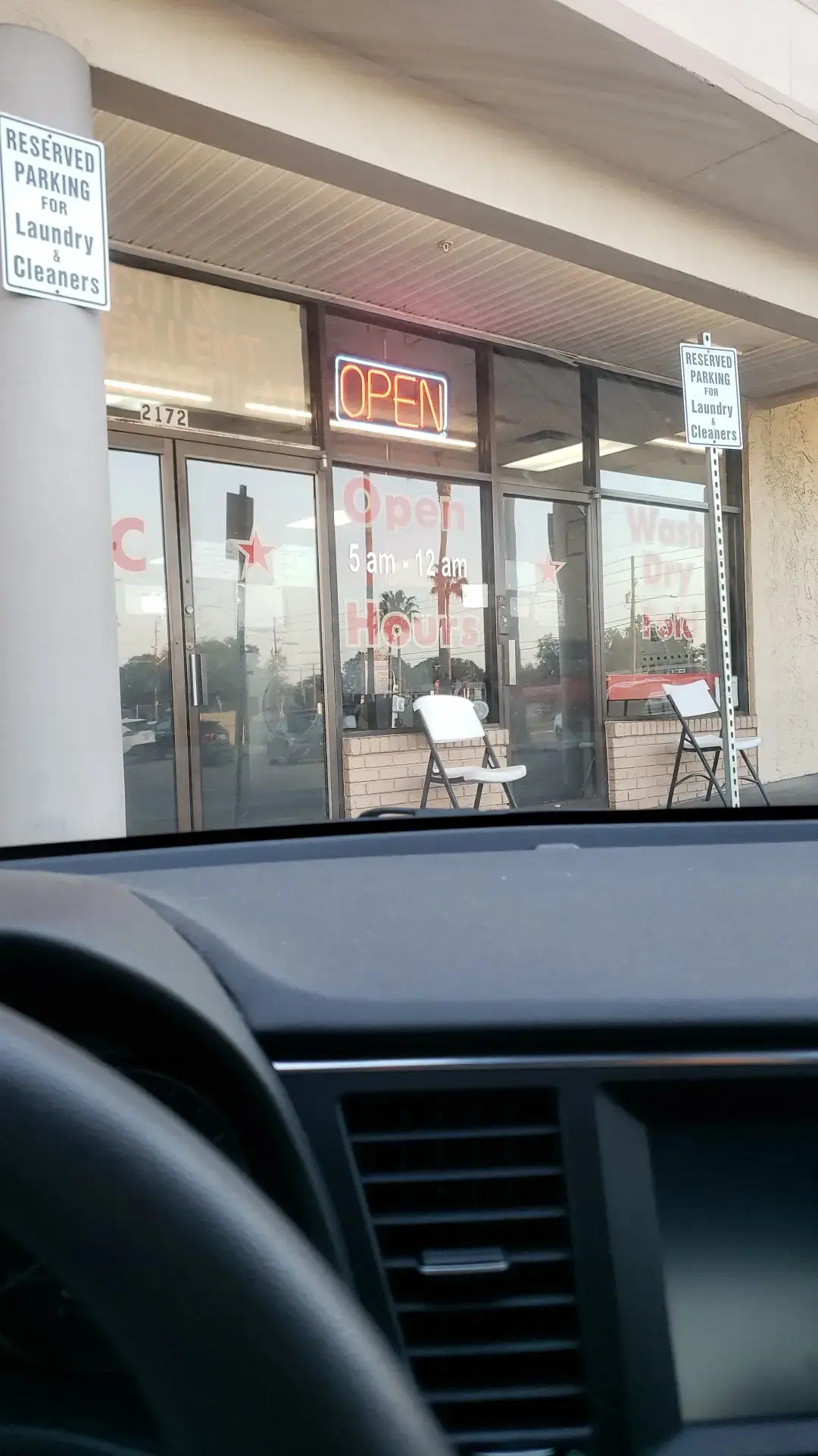 Convenient Laundromat thumbnail 6