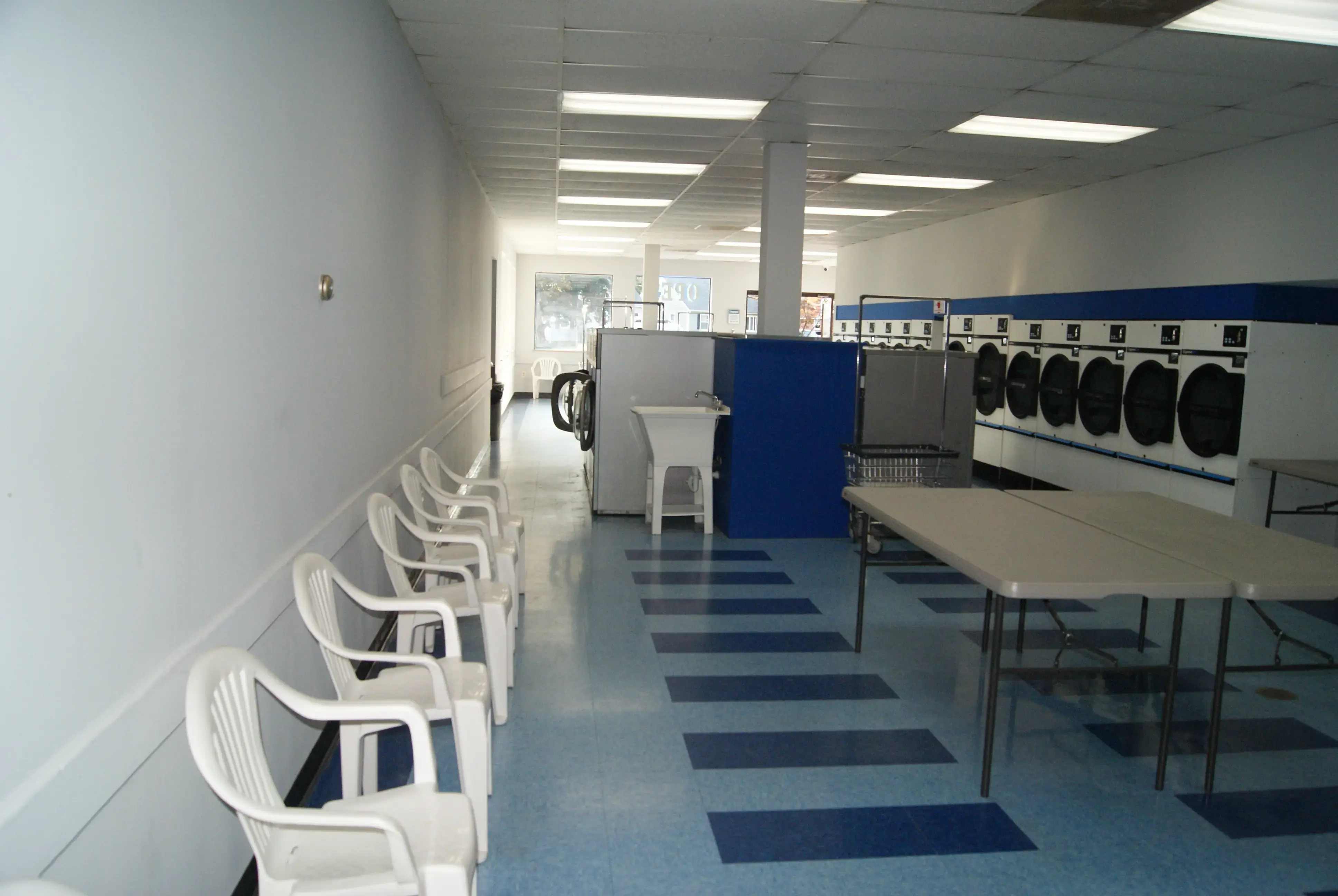 Convenient Laundromat thumbnail 2