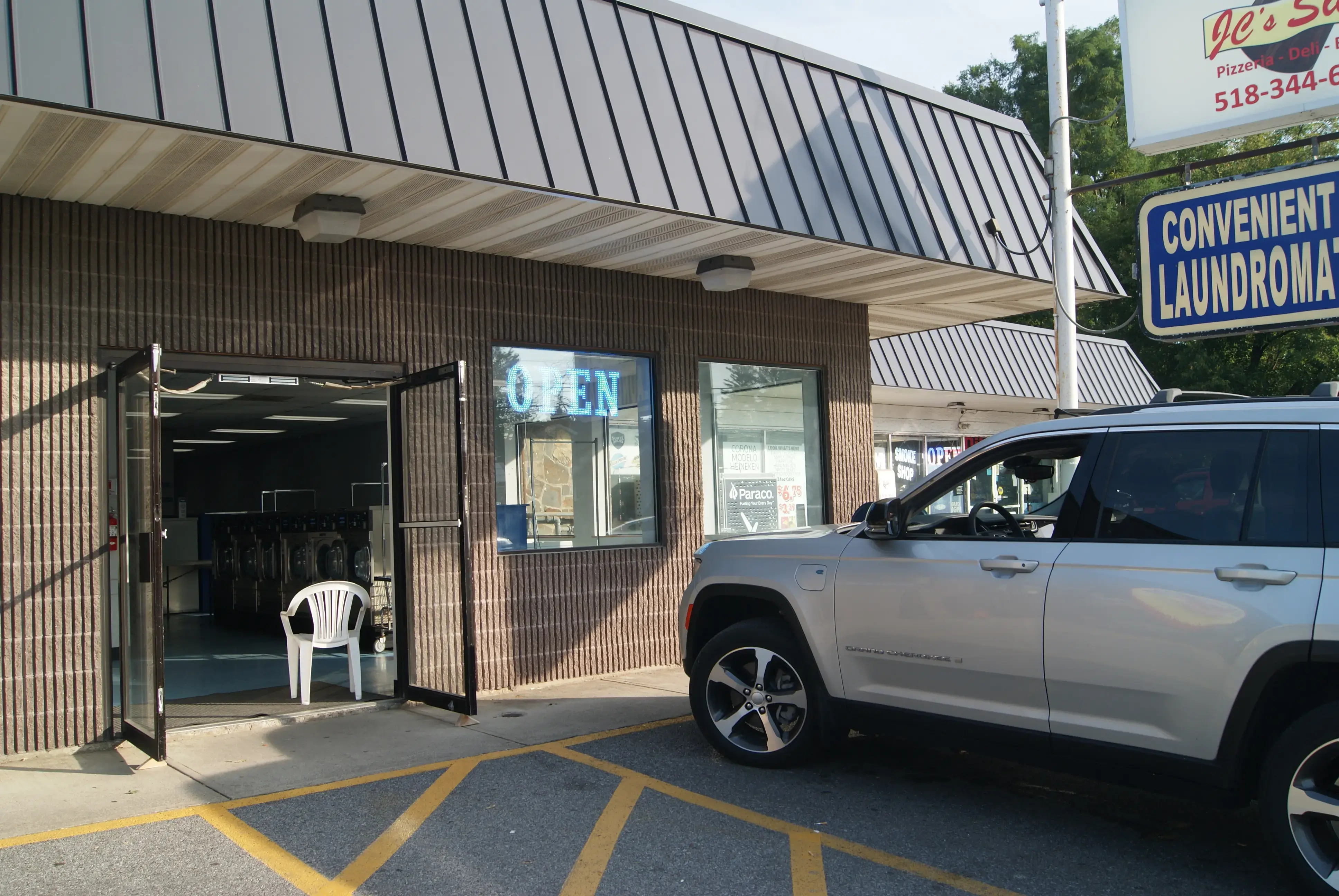 Convenient Laundromat - Image 7