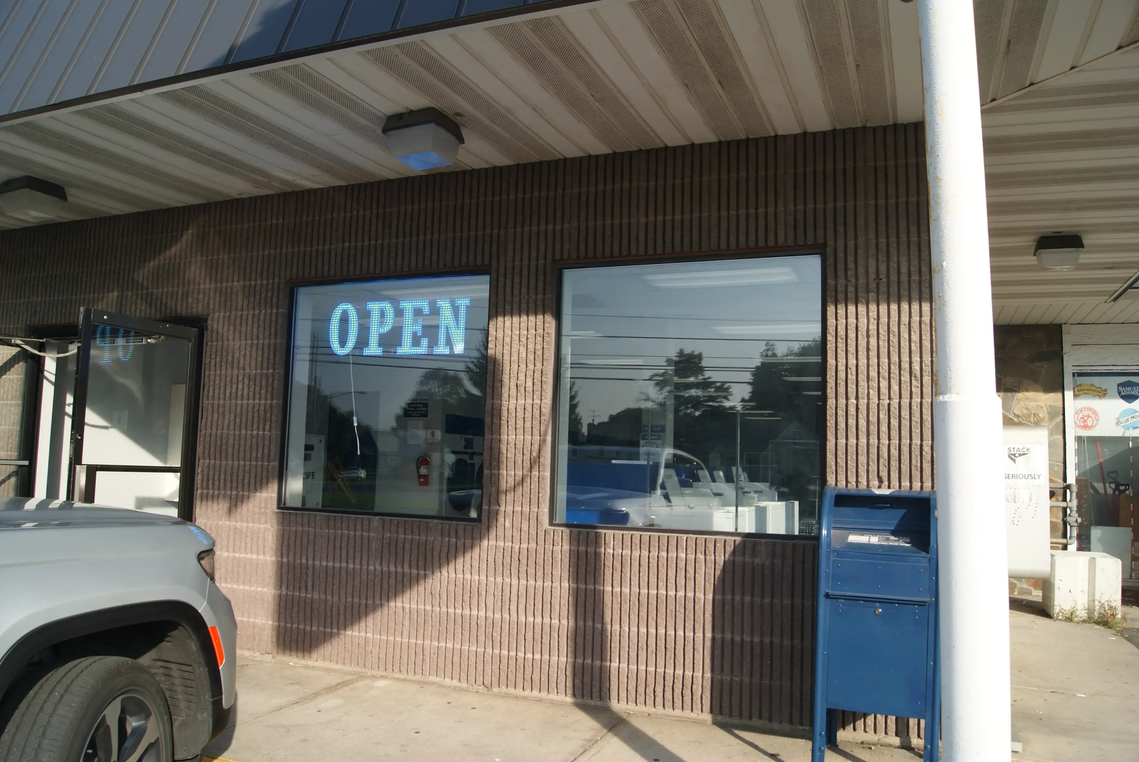 Convenient Laundromat thumbnail 4