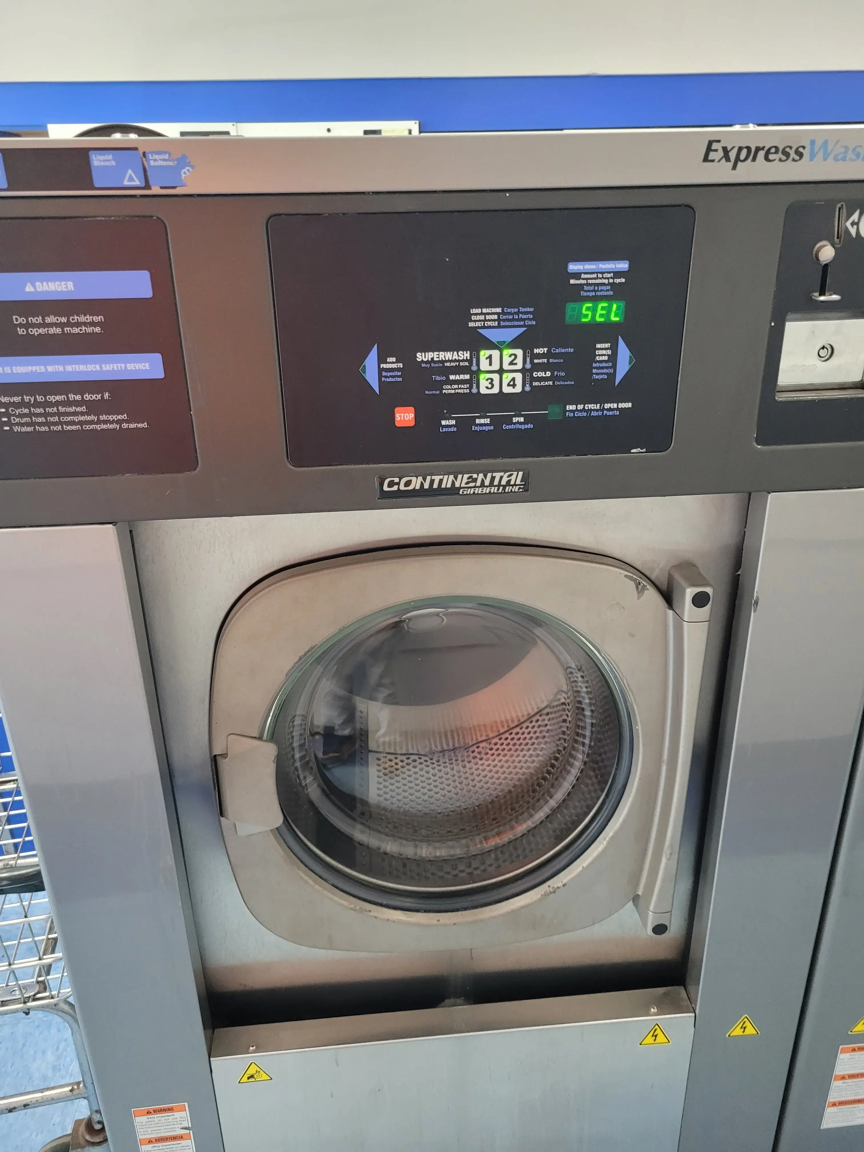 Convenient Laundromat thumbnail 5