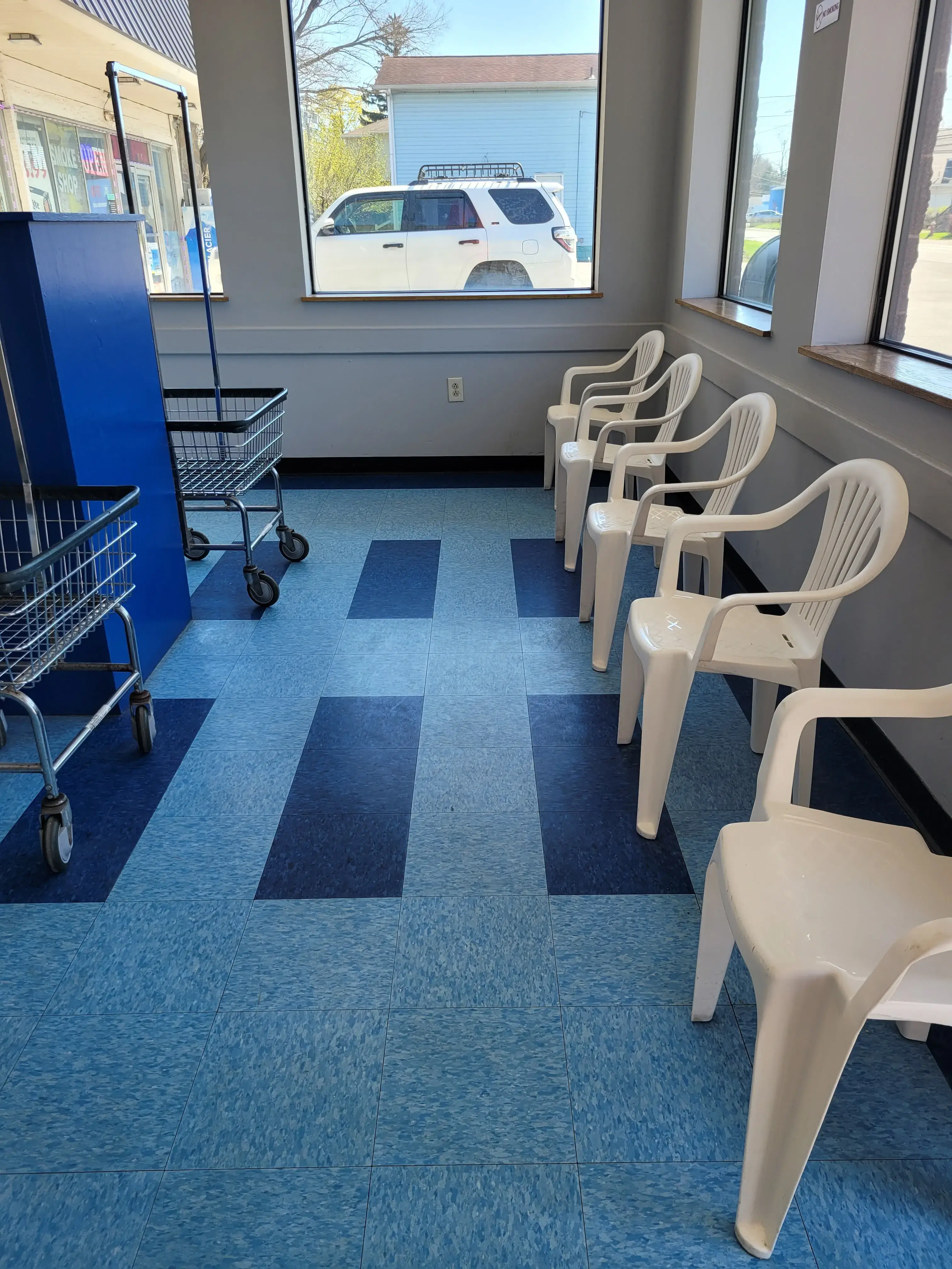 Convenient Laundromat thumbnail 10