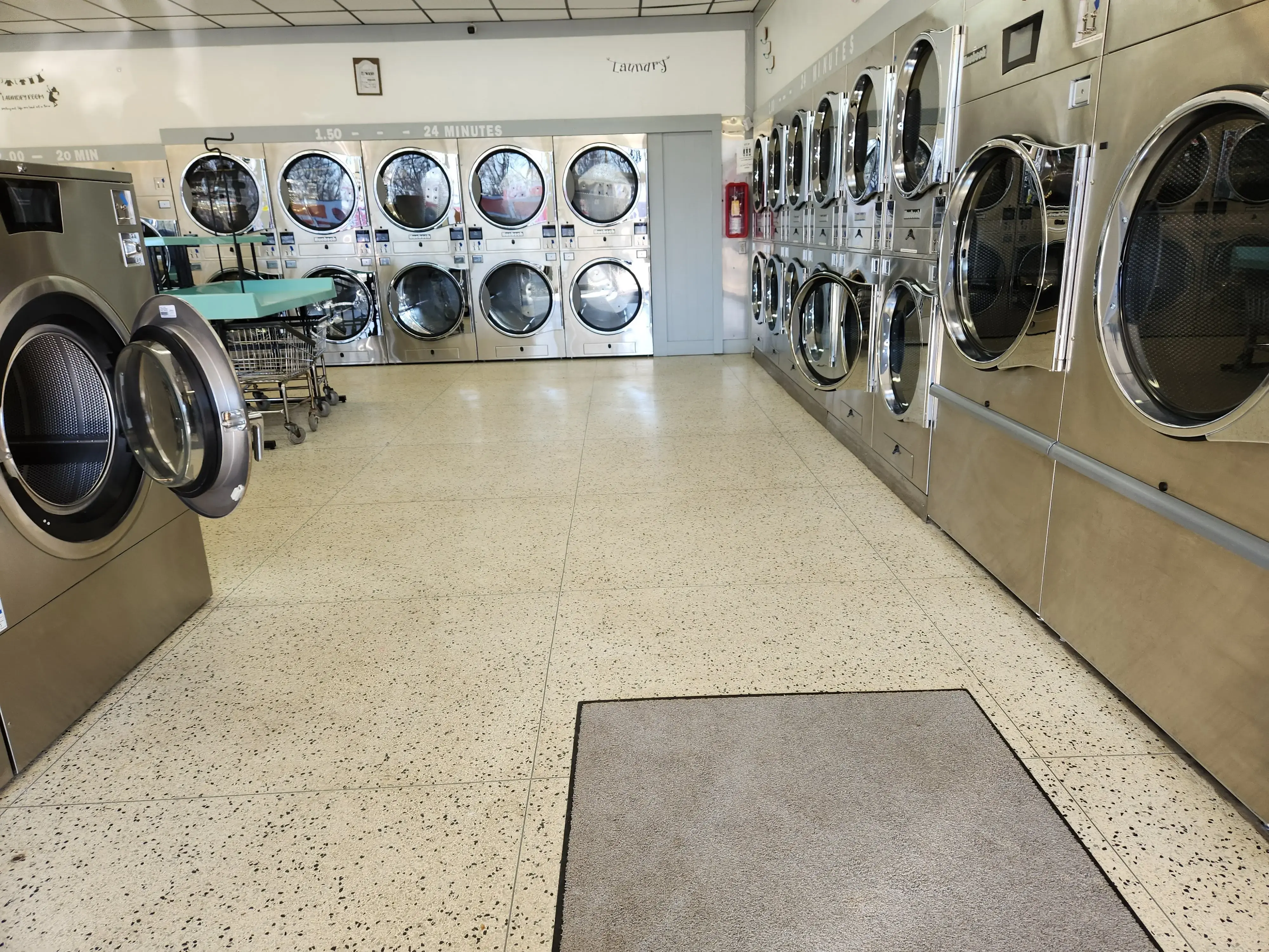 Cork Street Coin Laundry - Image 14
