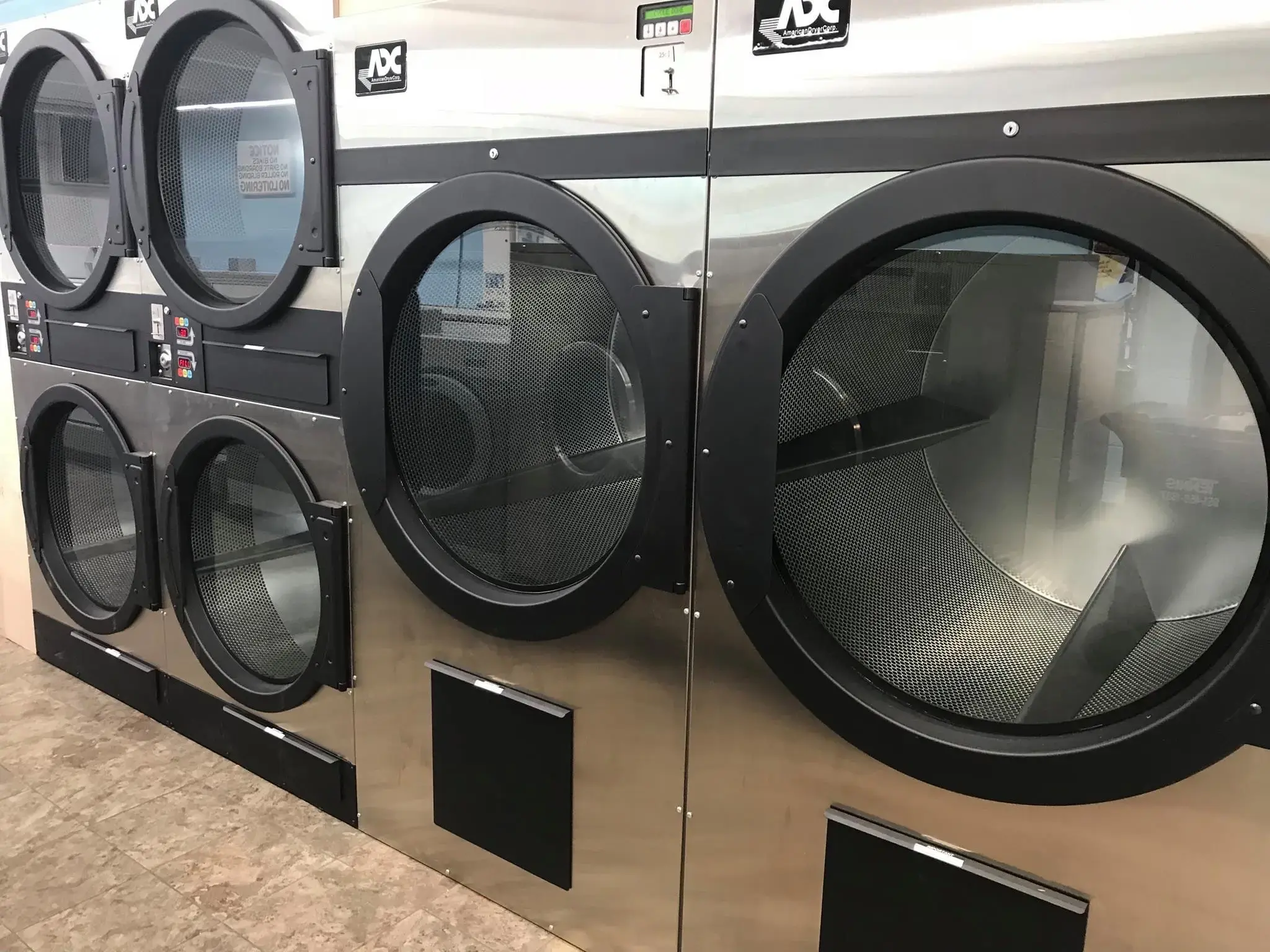 Corner Giant Wash & Laundromat thumbnail 3