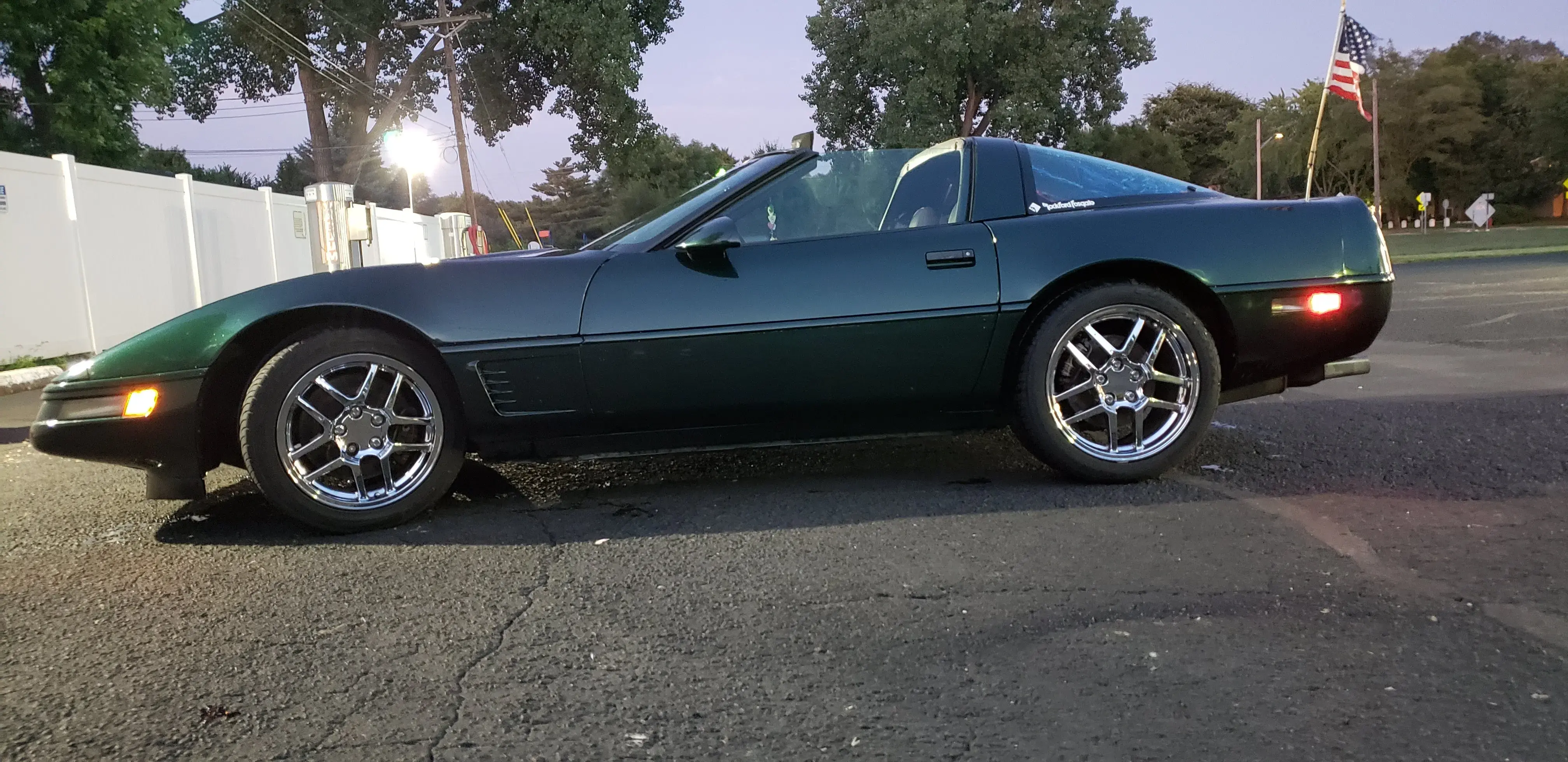 Corner Giant Wash & Laundromat - Image 5