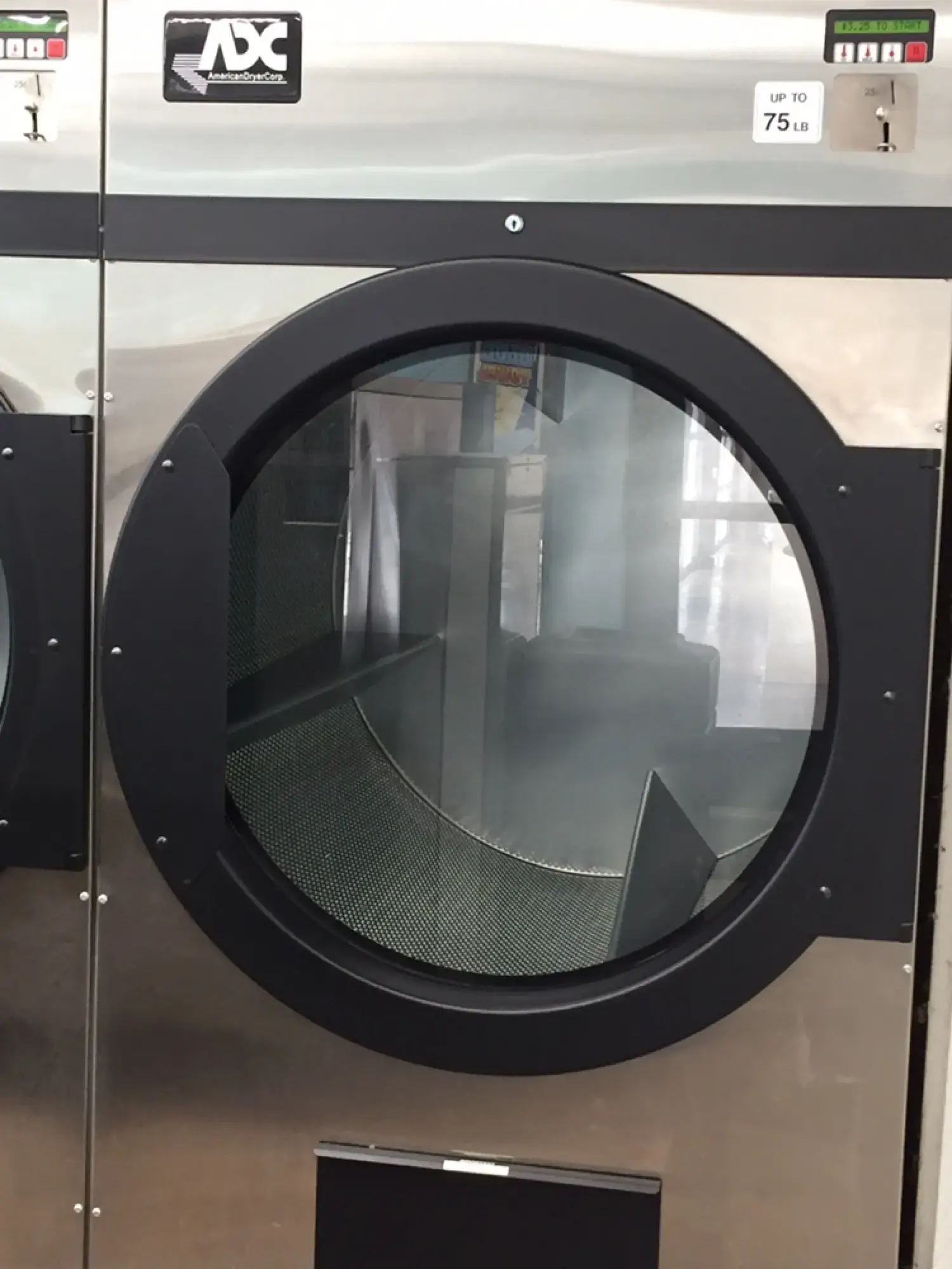 Corner Giant Wash & Laundromat - Image 9