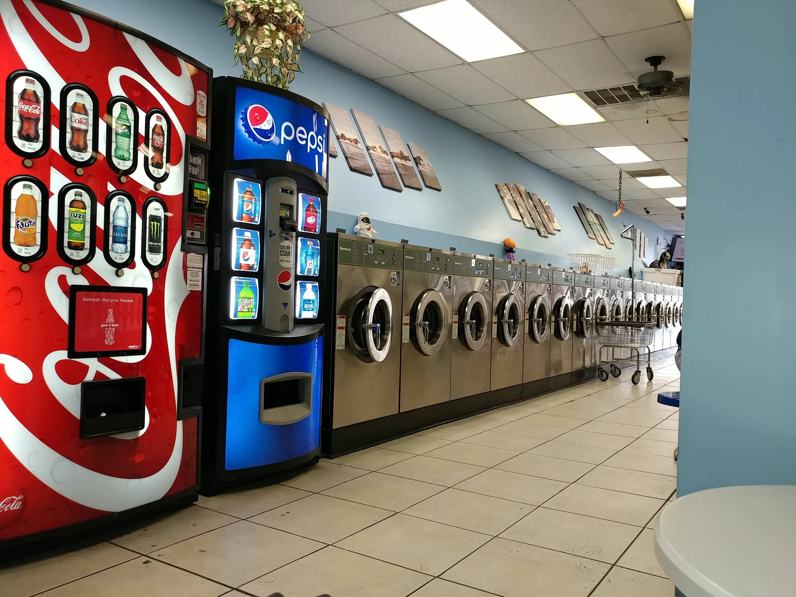 Corner Wash Club LAUNDRY thumbnail 3