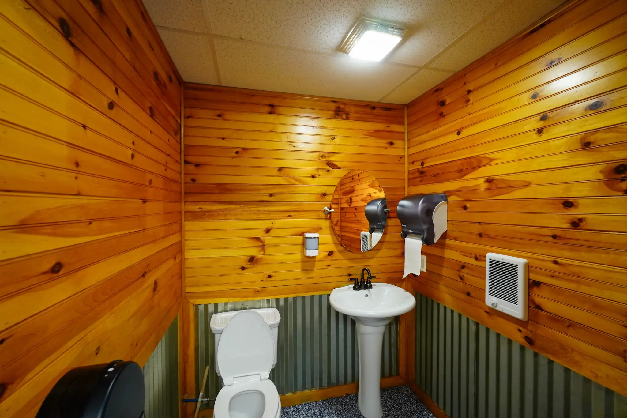 Cornerstone Car Wash and Laundromat thumbnail 9