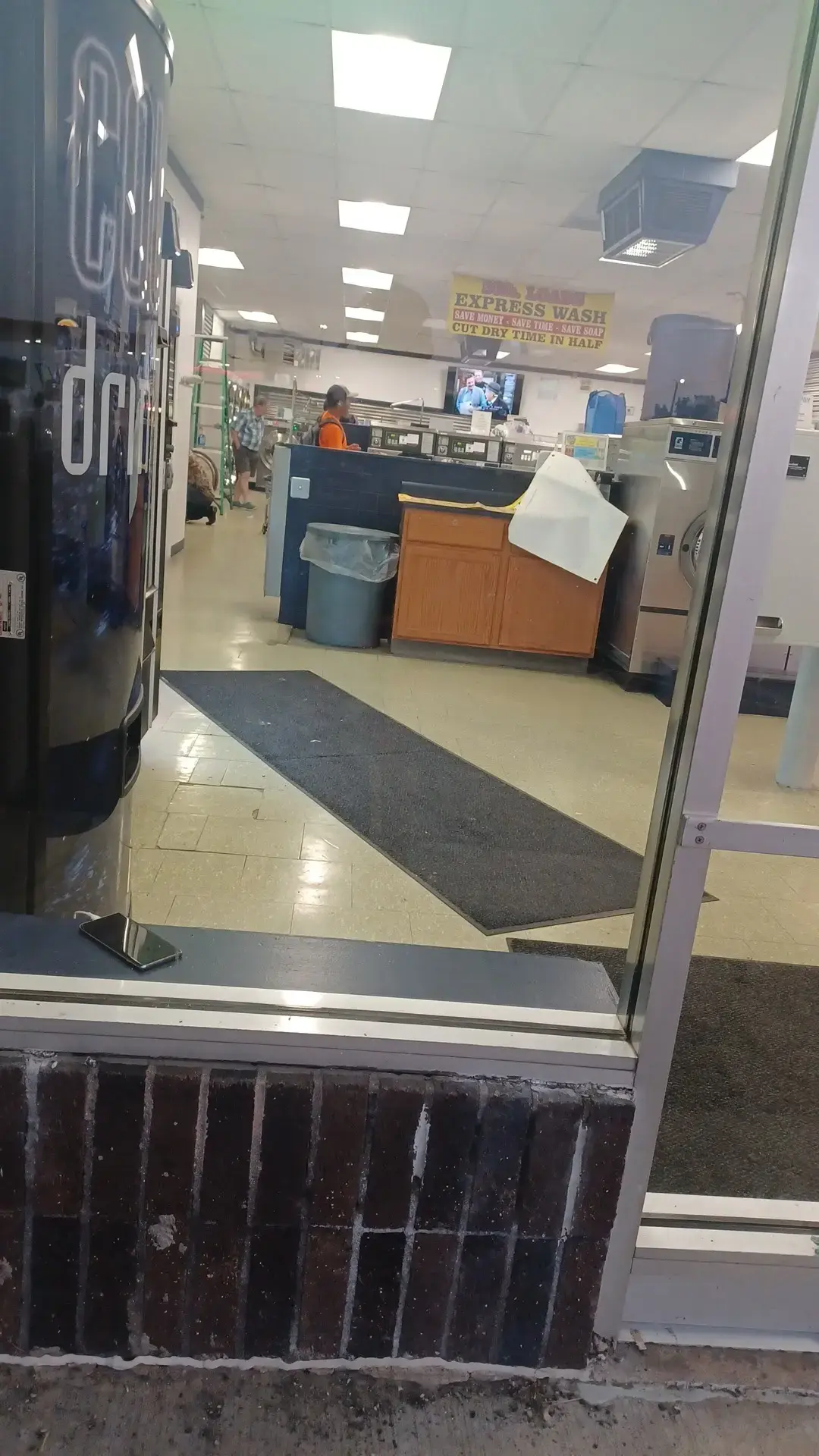 Country Charm Cleaning Center & Laundromat thumbnail 11