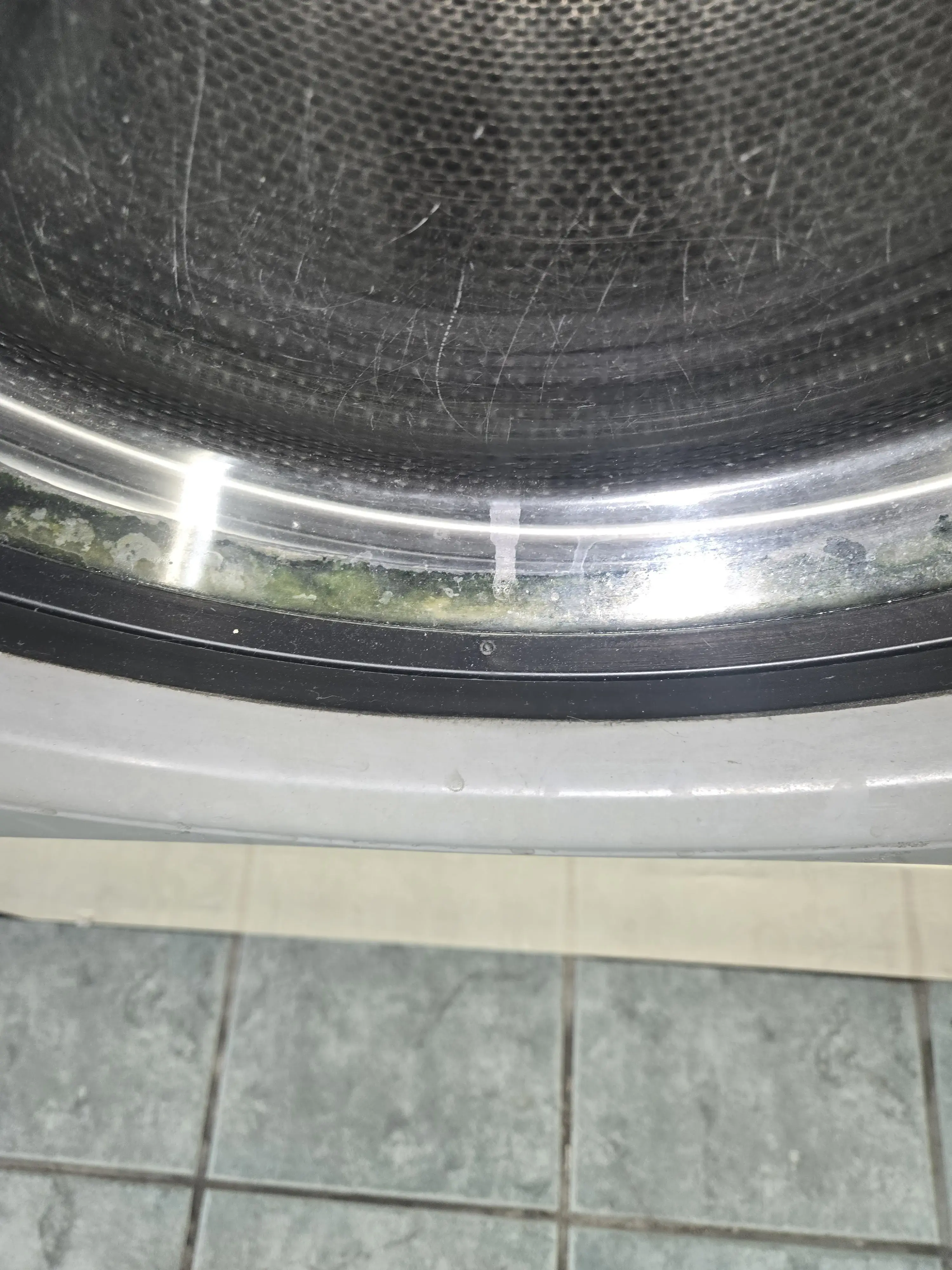 Country Club Laundromat thumbnail 2