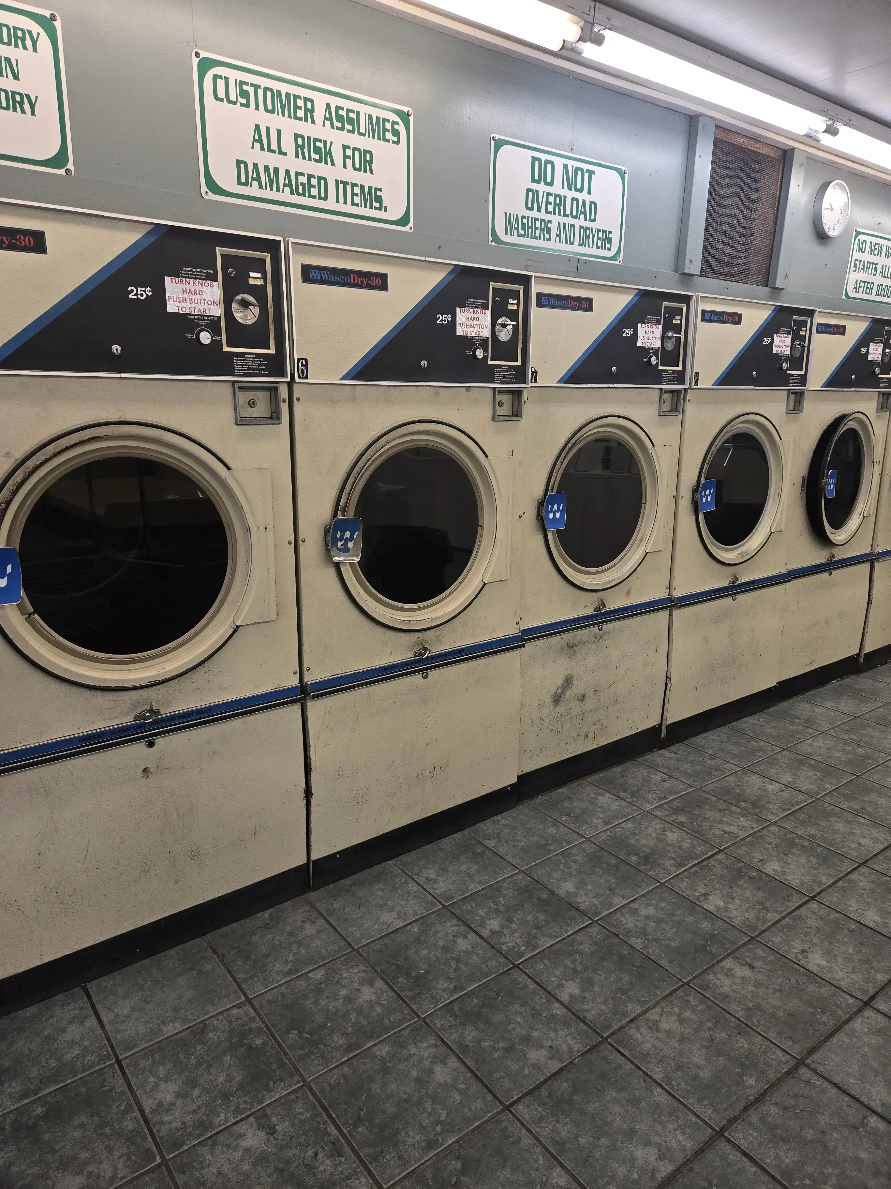 Country Club Laundromat - Image 11
