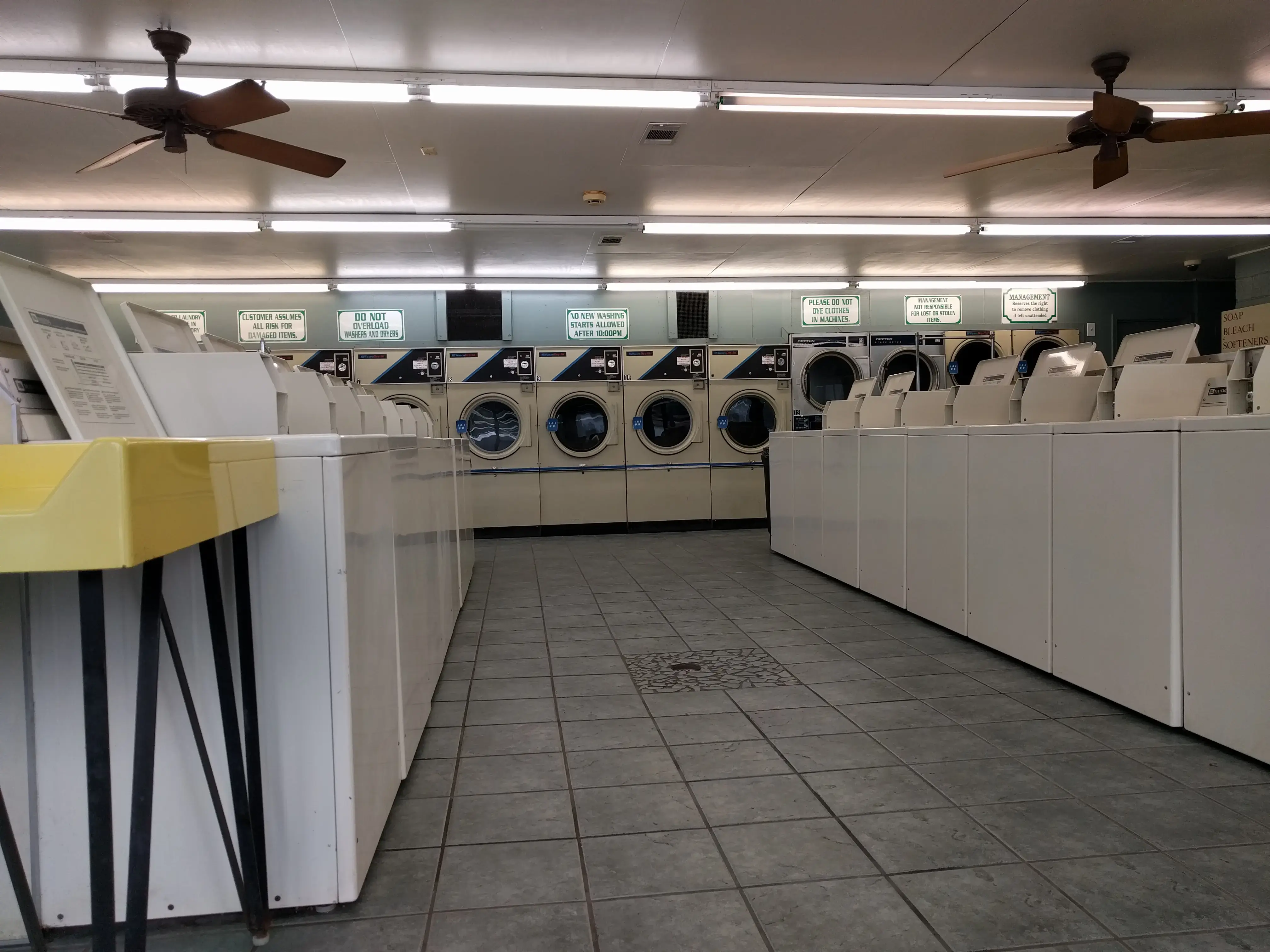 Country Club Laundromat - Image 4