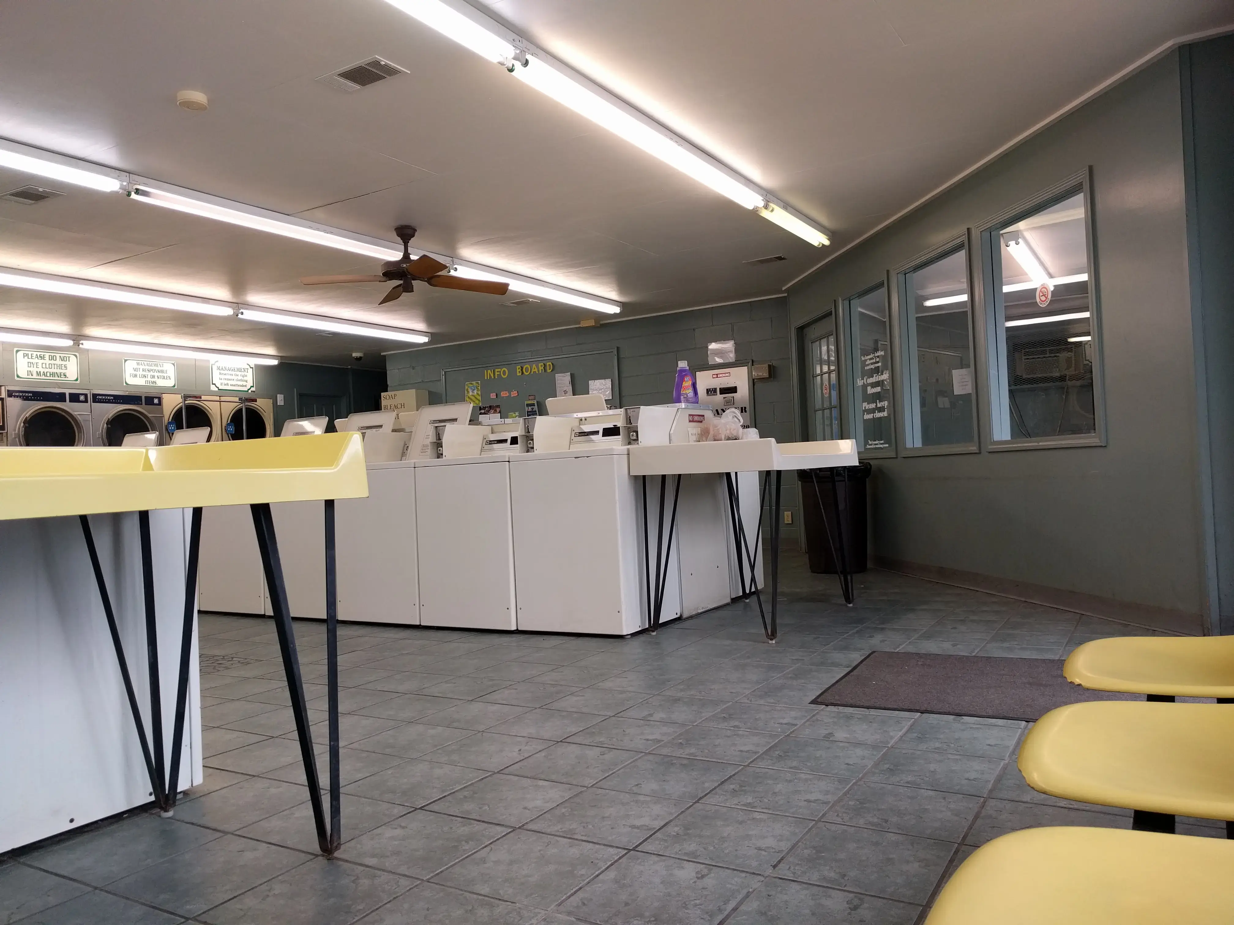 Country Club Laundromat thumbnail 7