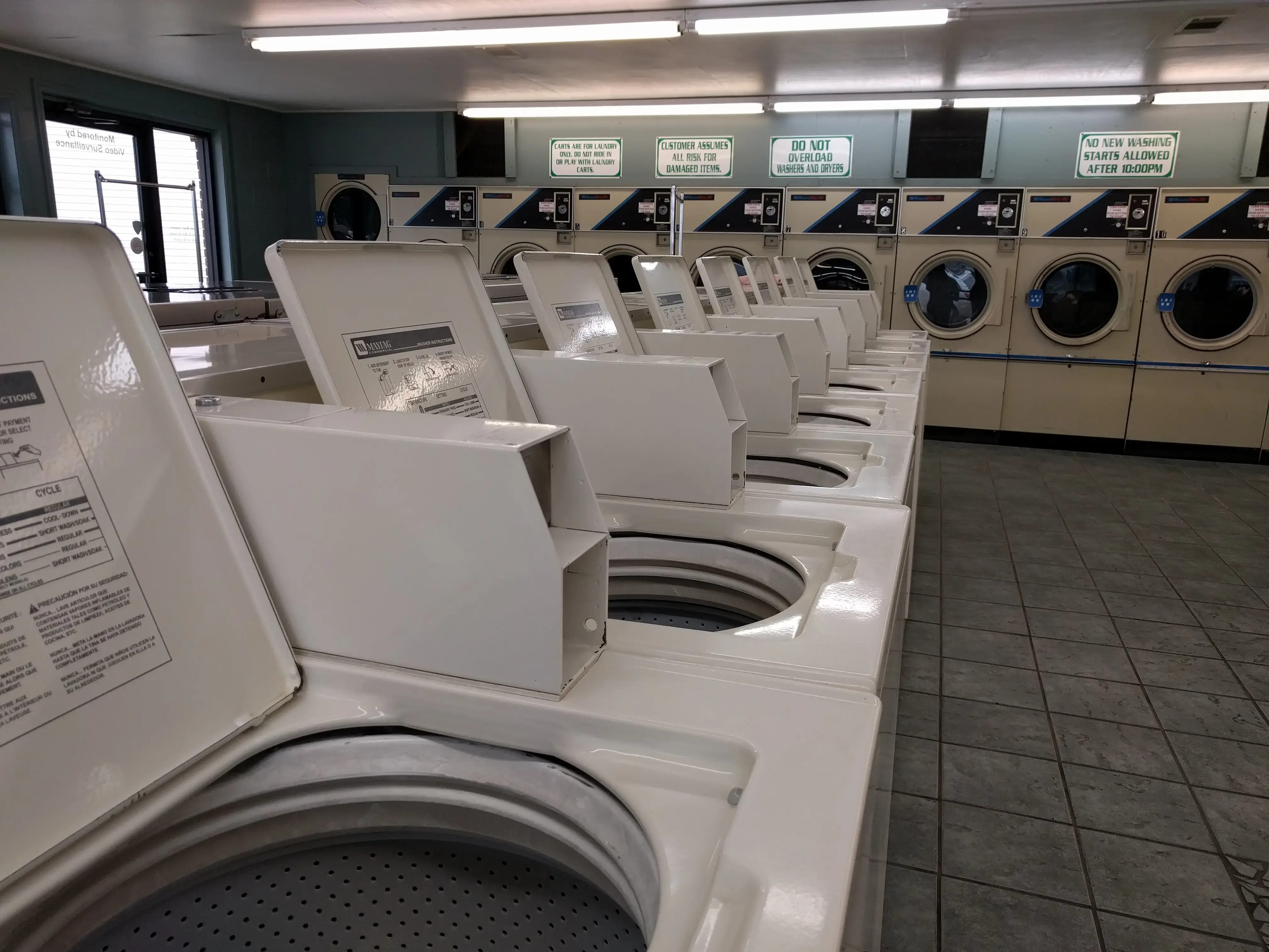 Country Club Laundromat - Image 5