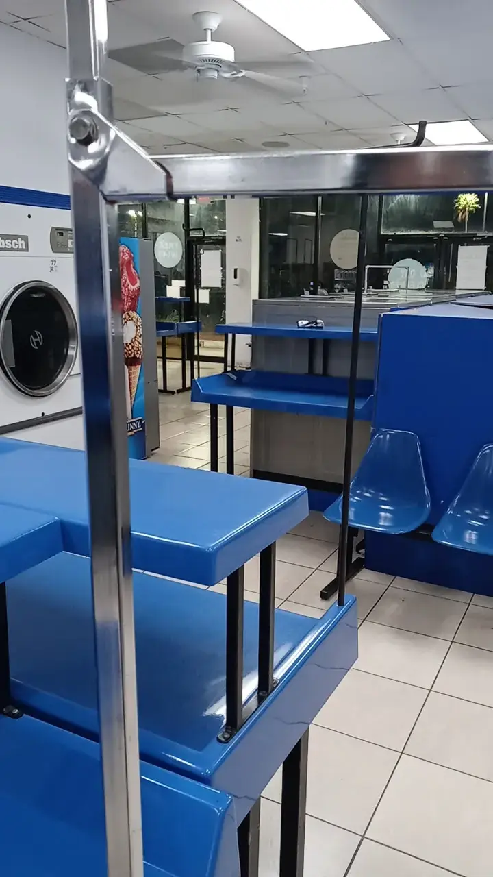 County Line Laundromat - Image 9
