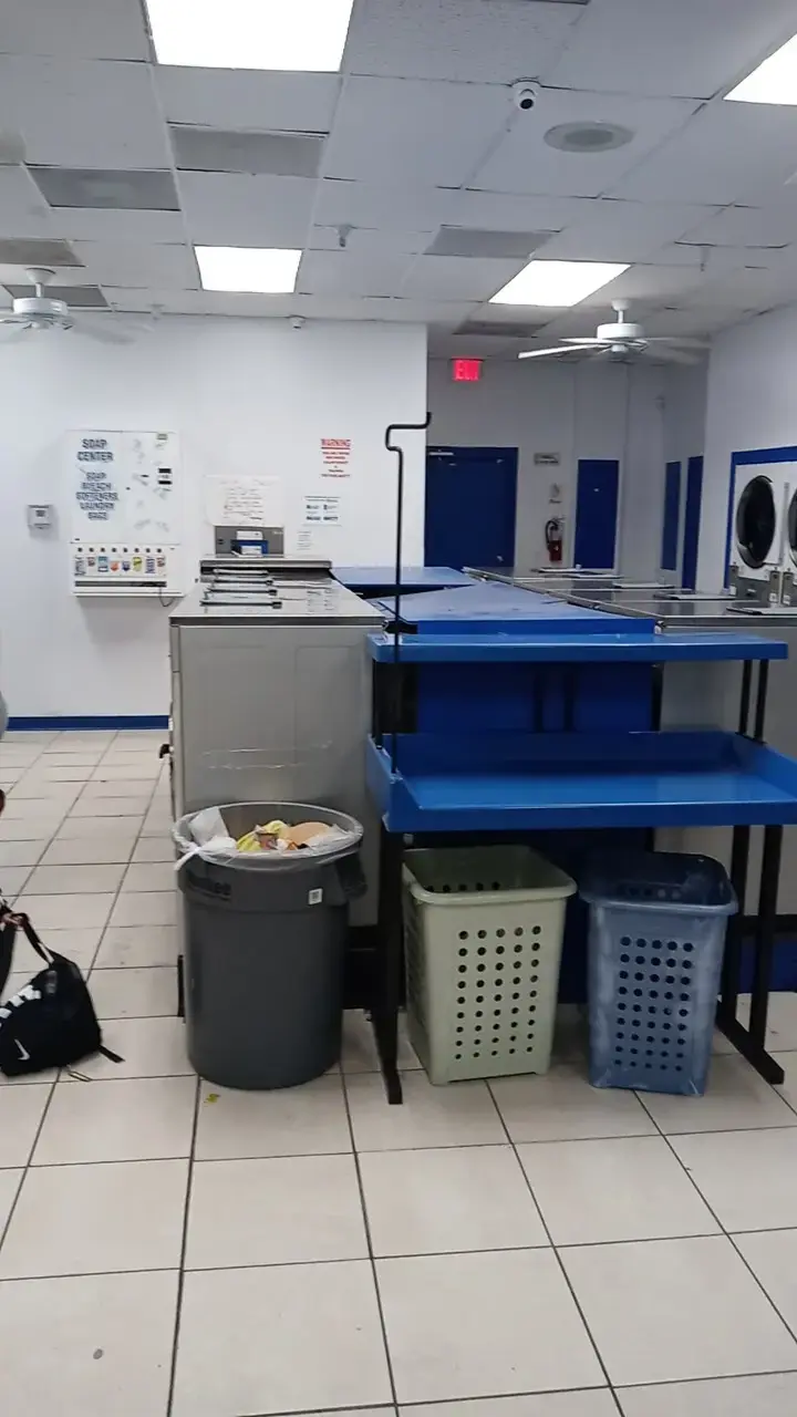 County Line Laundromat - Image 11