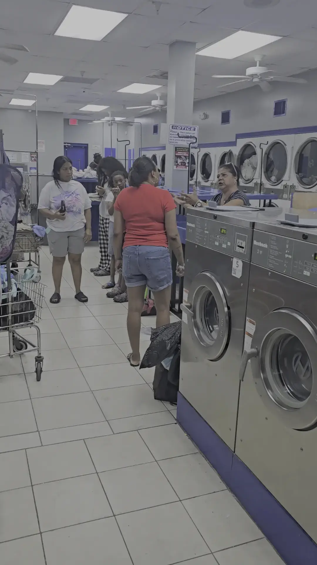 County Line Laundromat - Image 20