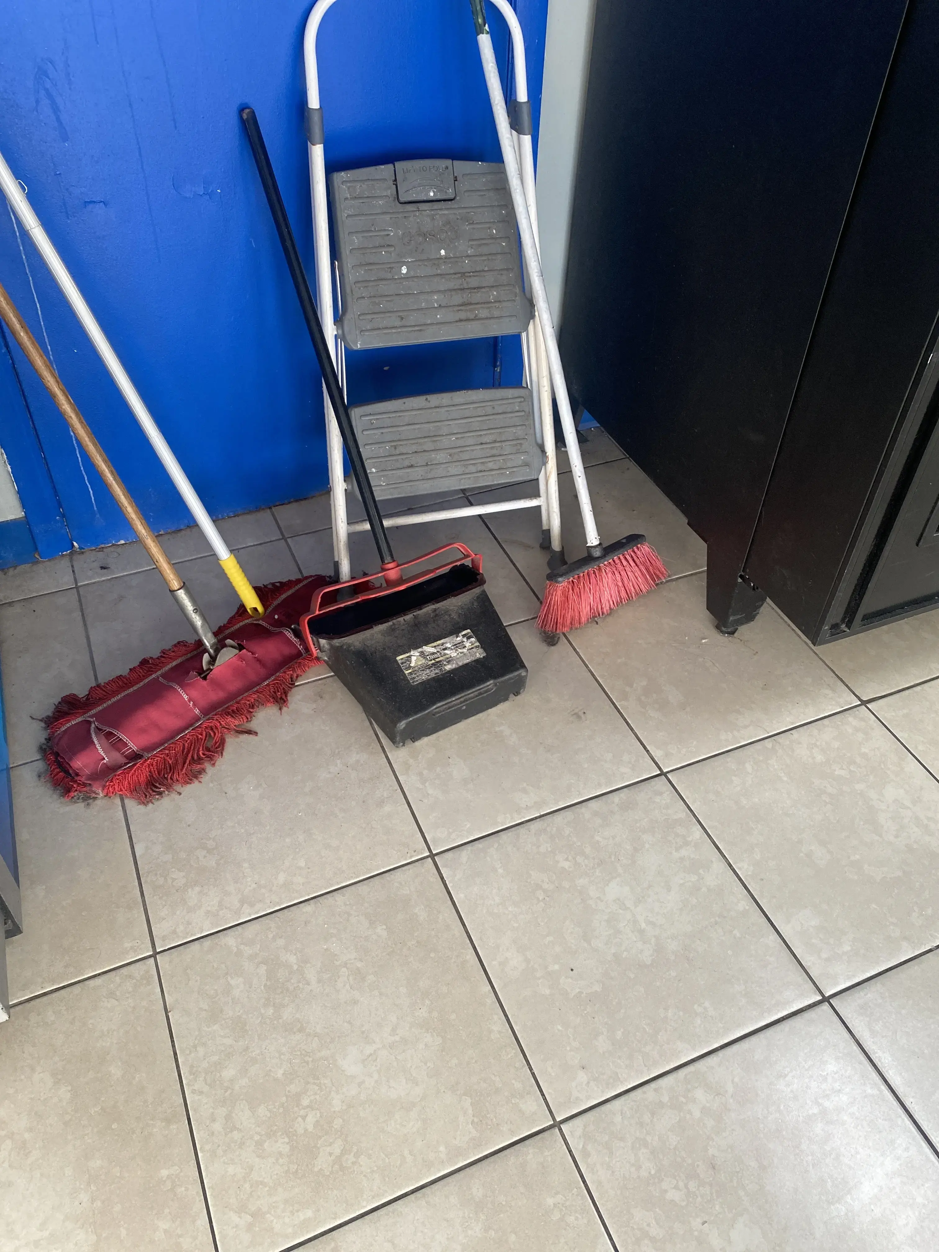 County Line Laundromat thumbnail 15