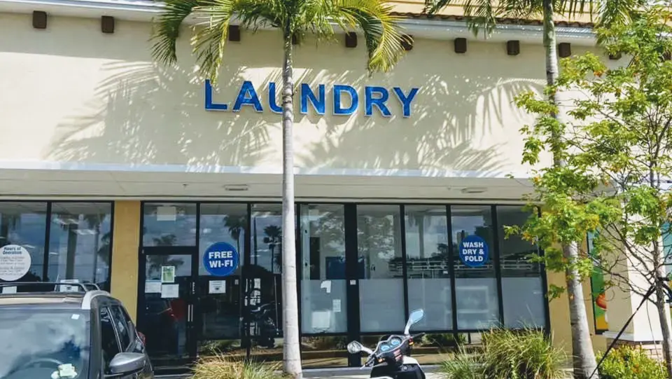 County Line Laundromat - Image 13