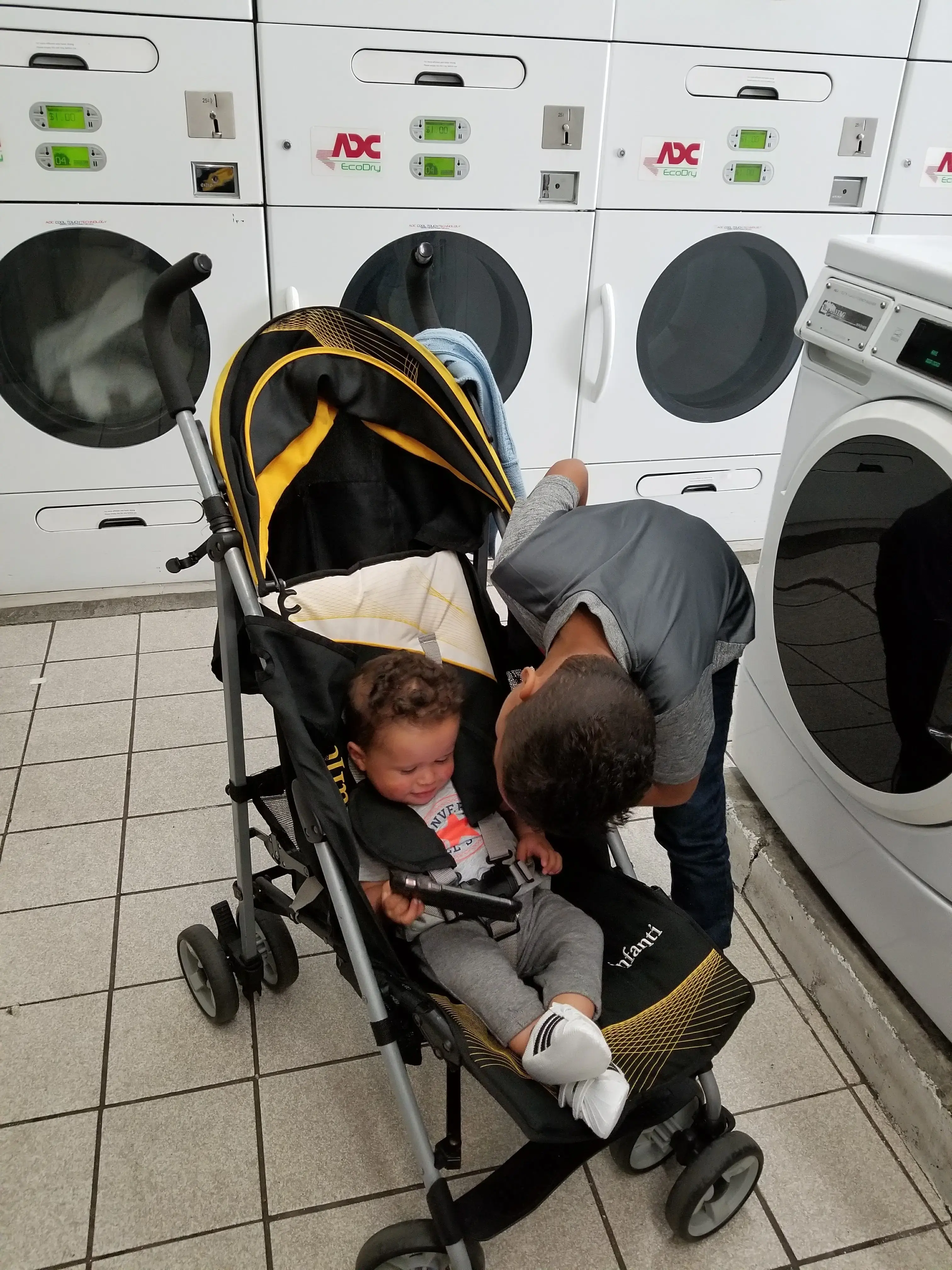 Cow Hollow Laundromat - Image 10