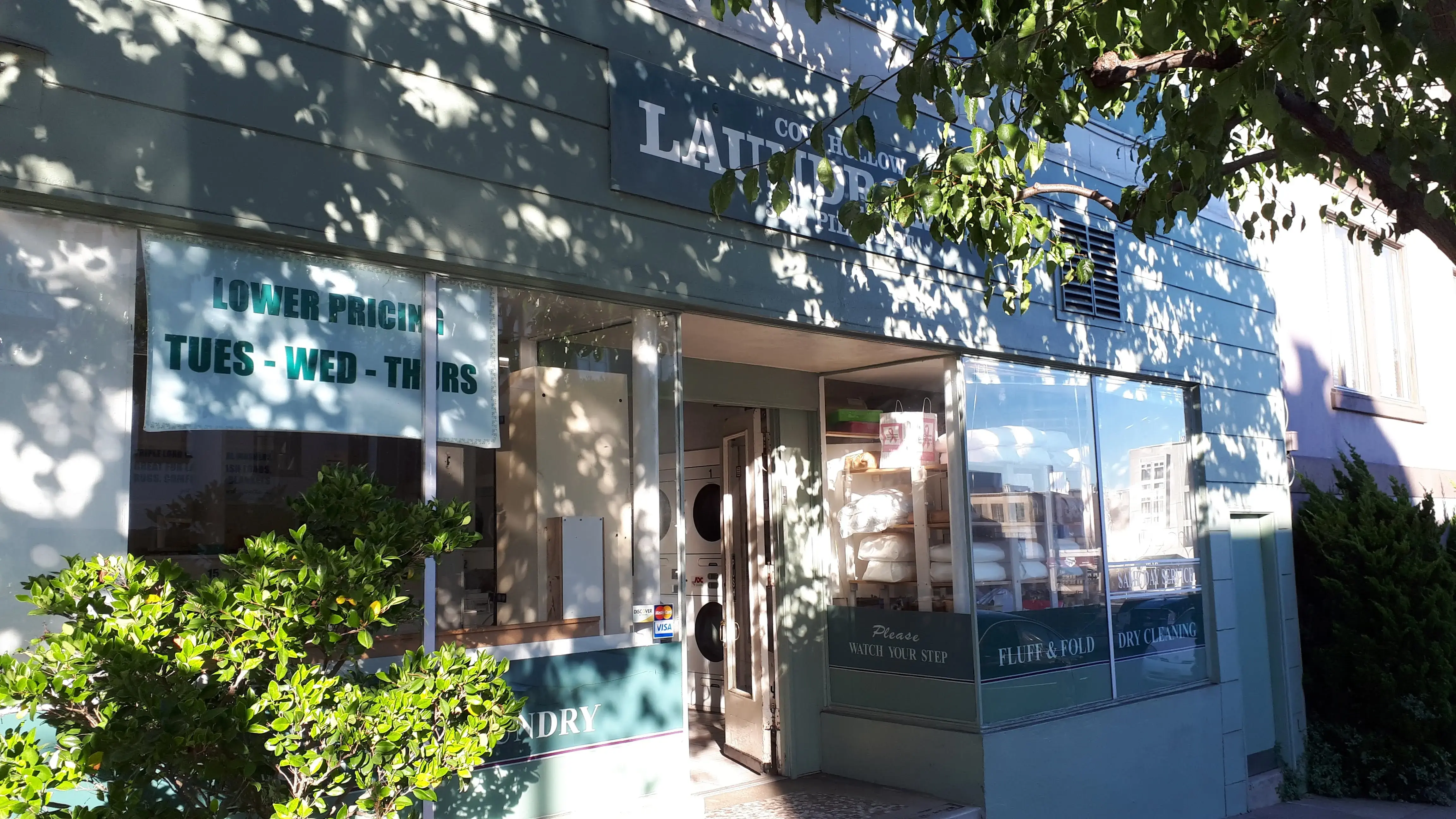 Cow Hollow Laundromat - Image 12