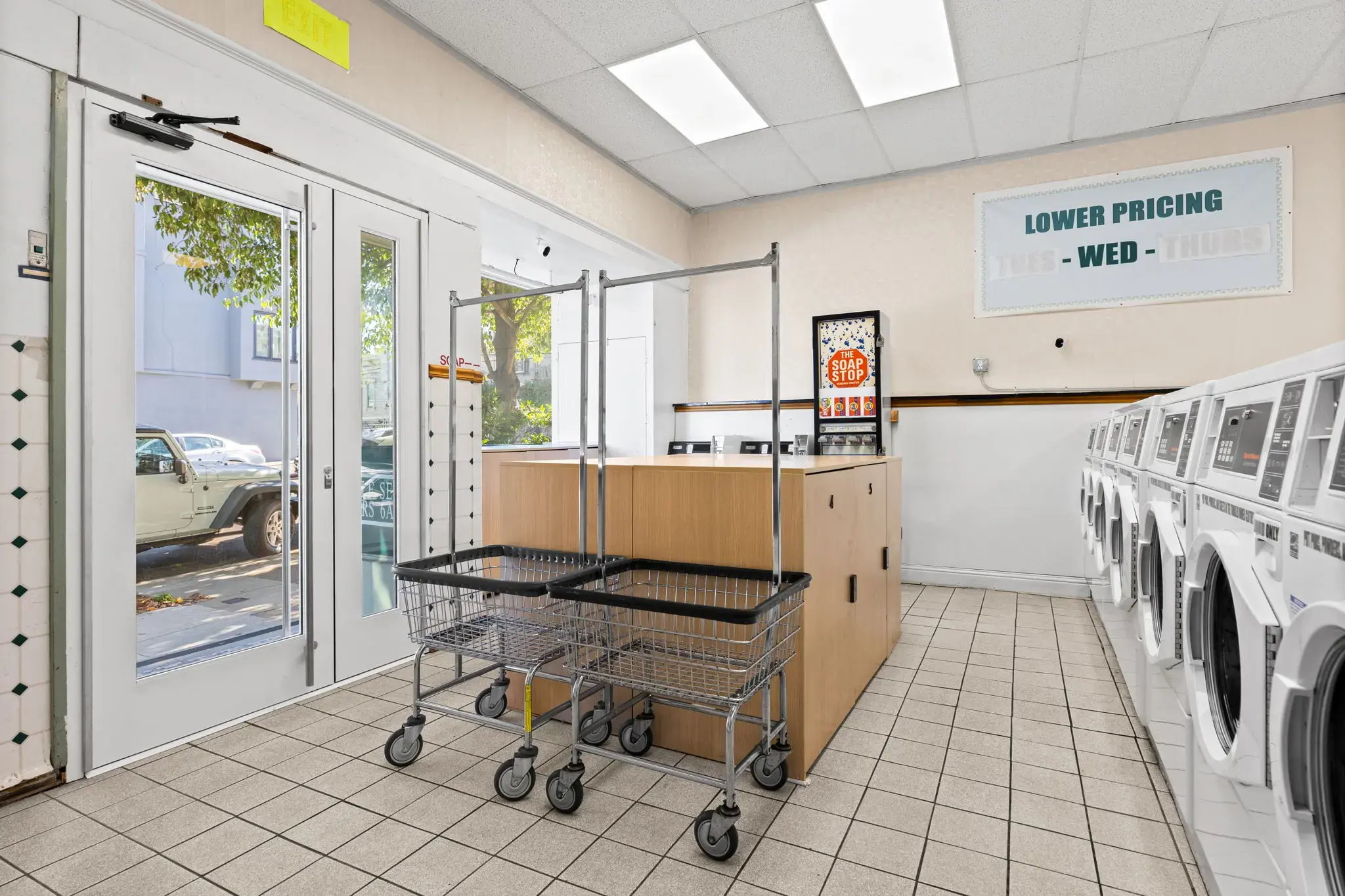 Cow Hollow Laundromat thumbnail 6