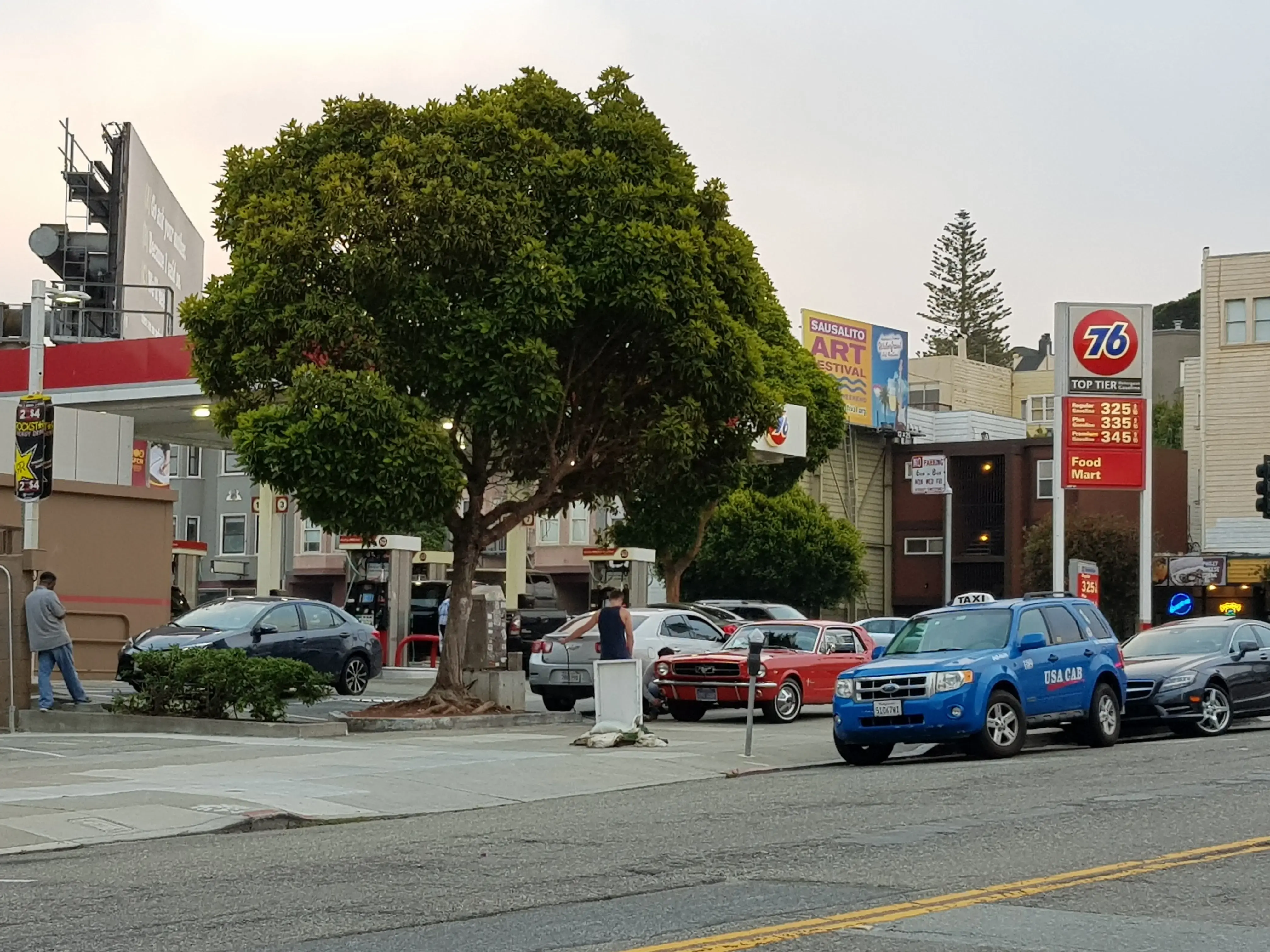 Cow Hollow Laundromat - Image 14