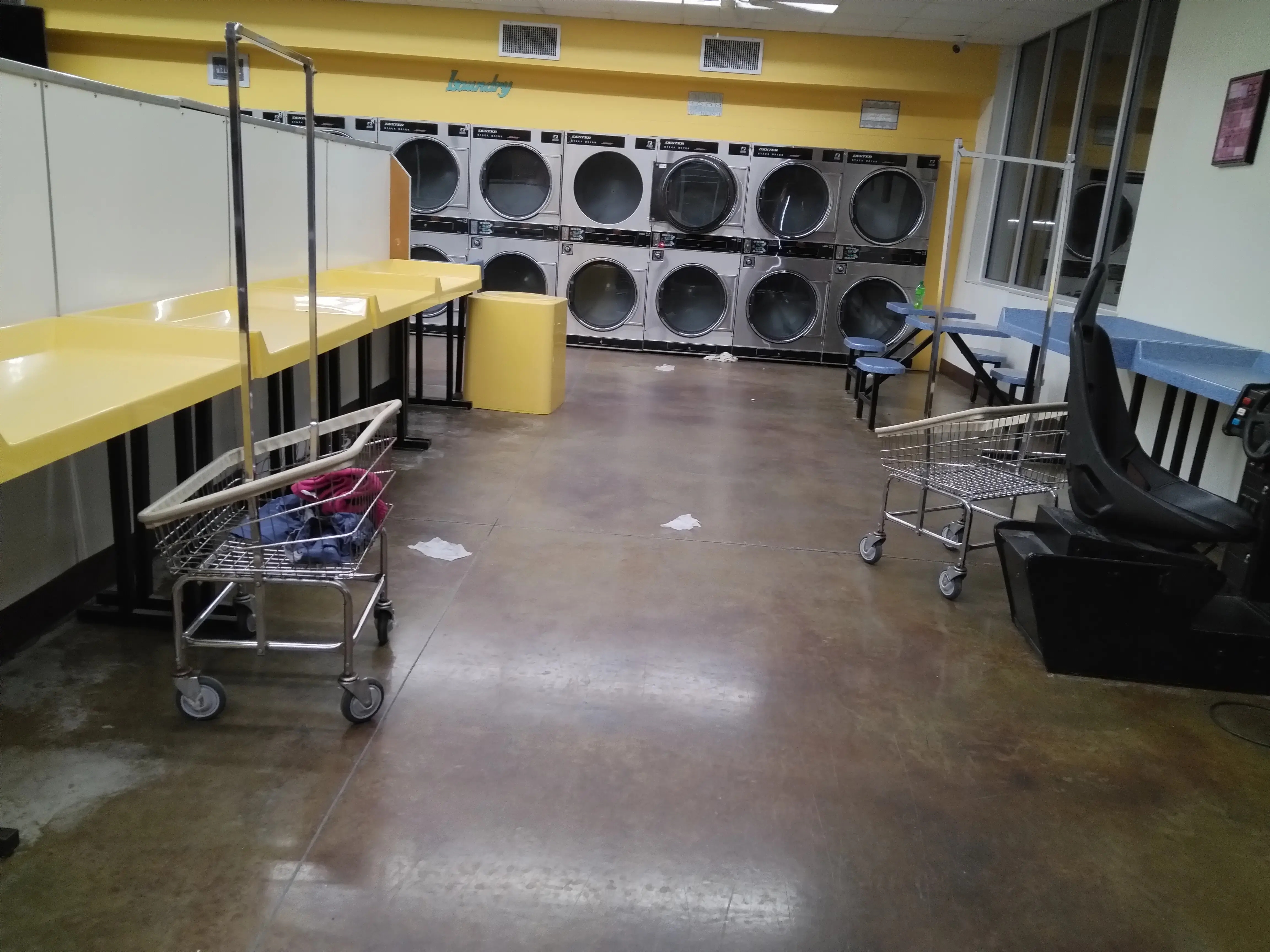 Cowell's Cleaners &Laundromat & Car Wash - Image 5