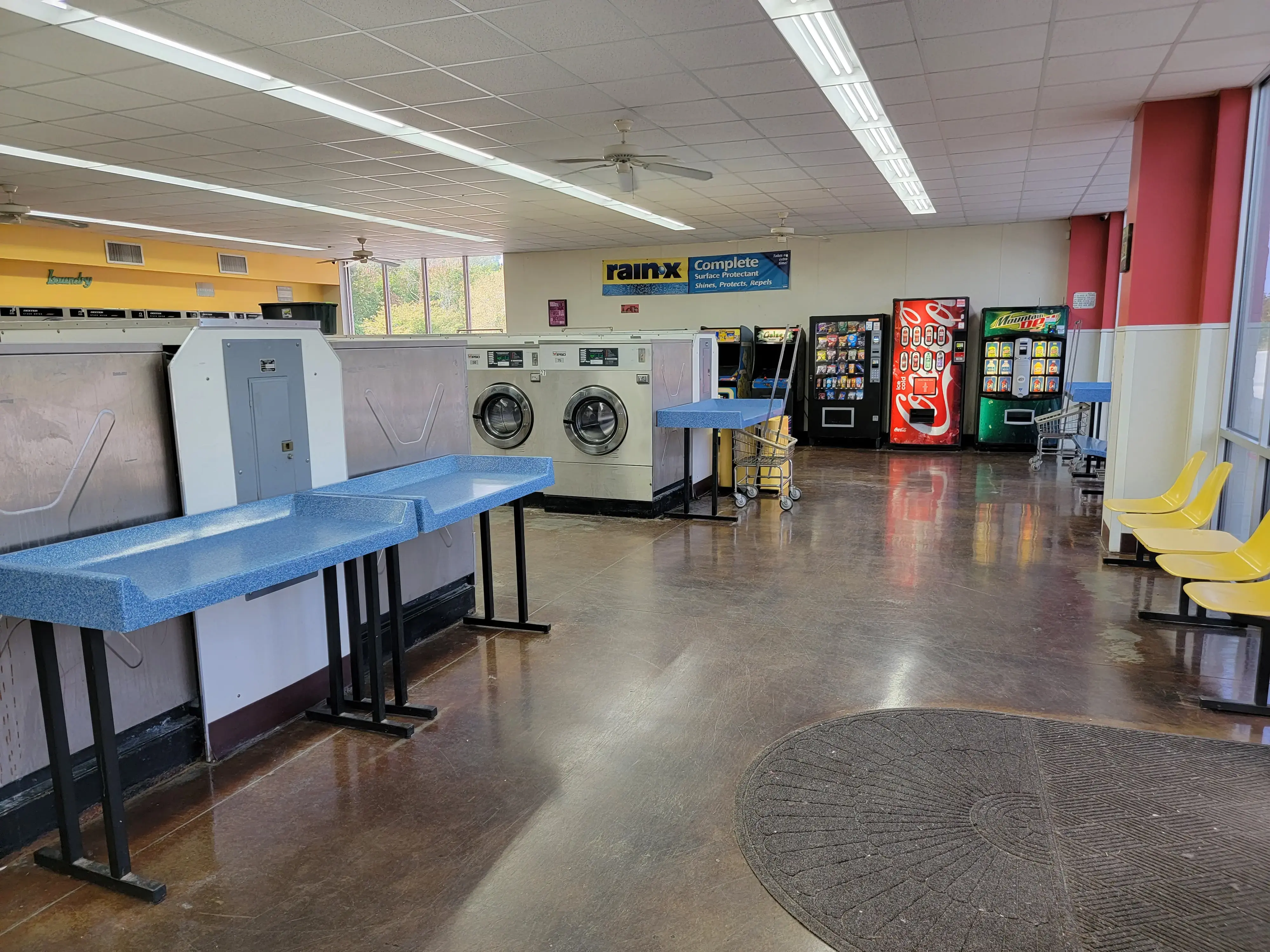 Cowell's Cleaners &Laundromat & Car Wash - Image 3