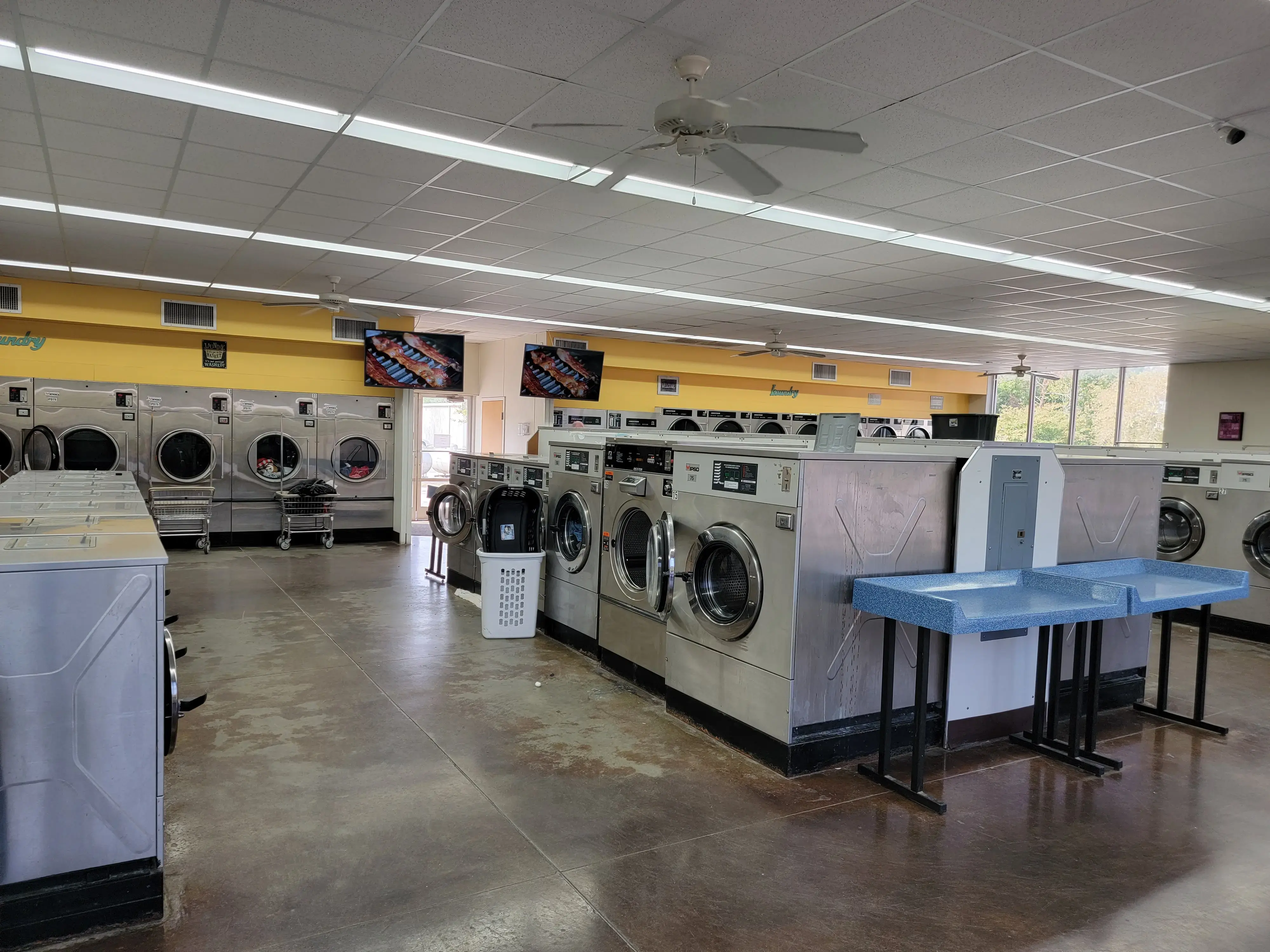 Cowell's Cleaners &Laundromat & Car Wash thumbnail 1