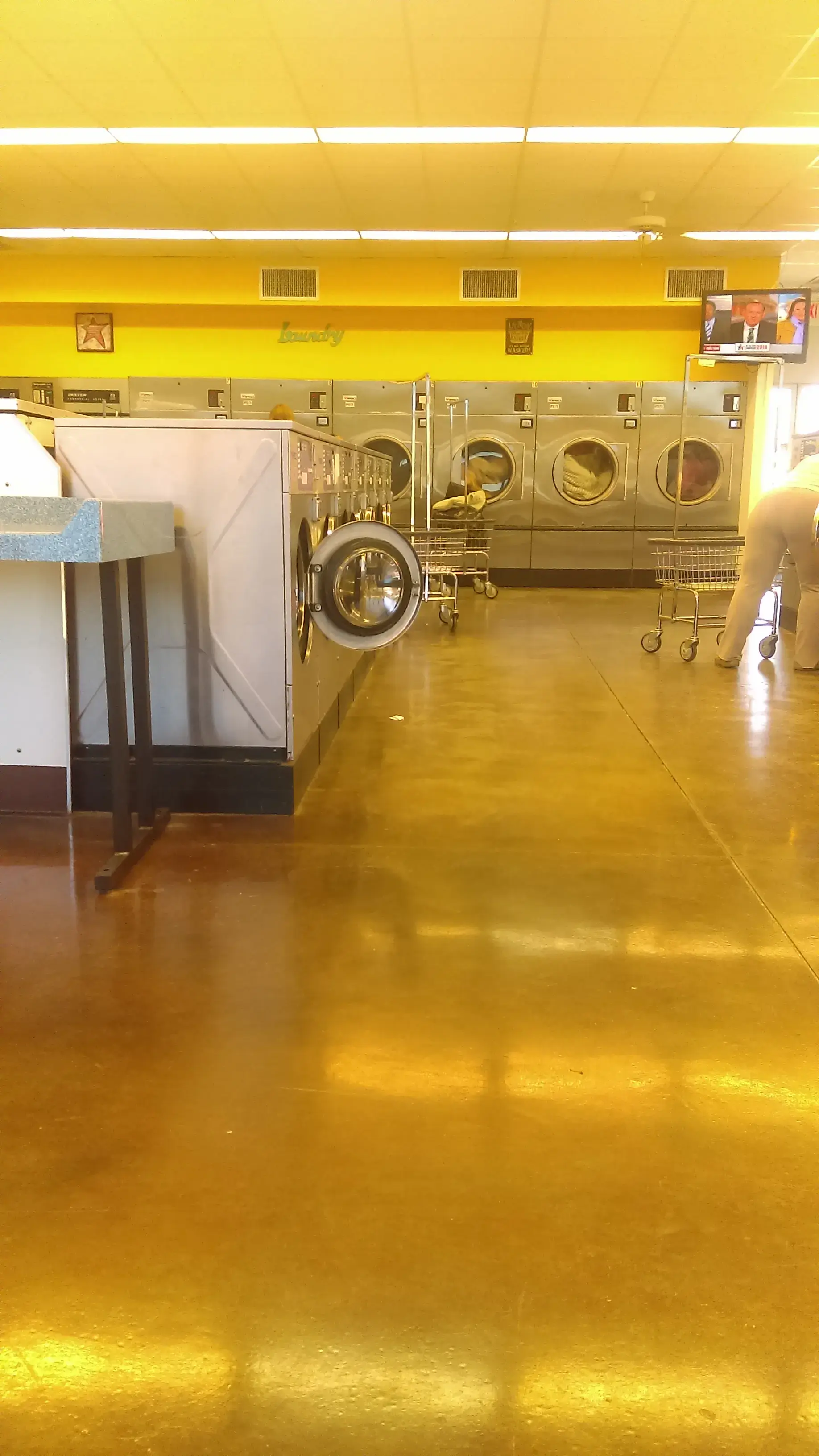 Cowell's Cleaners &Laundromat & Car Wash - Image 6